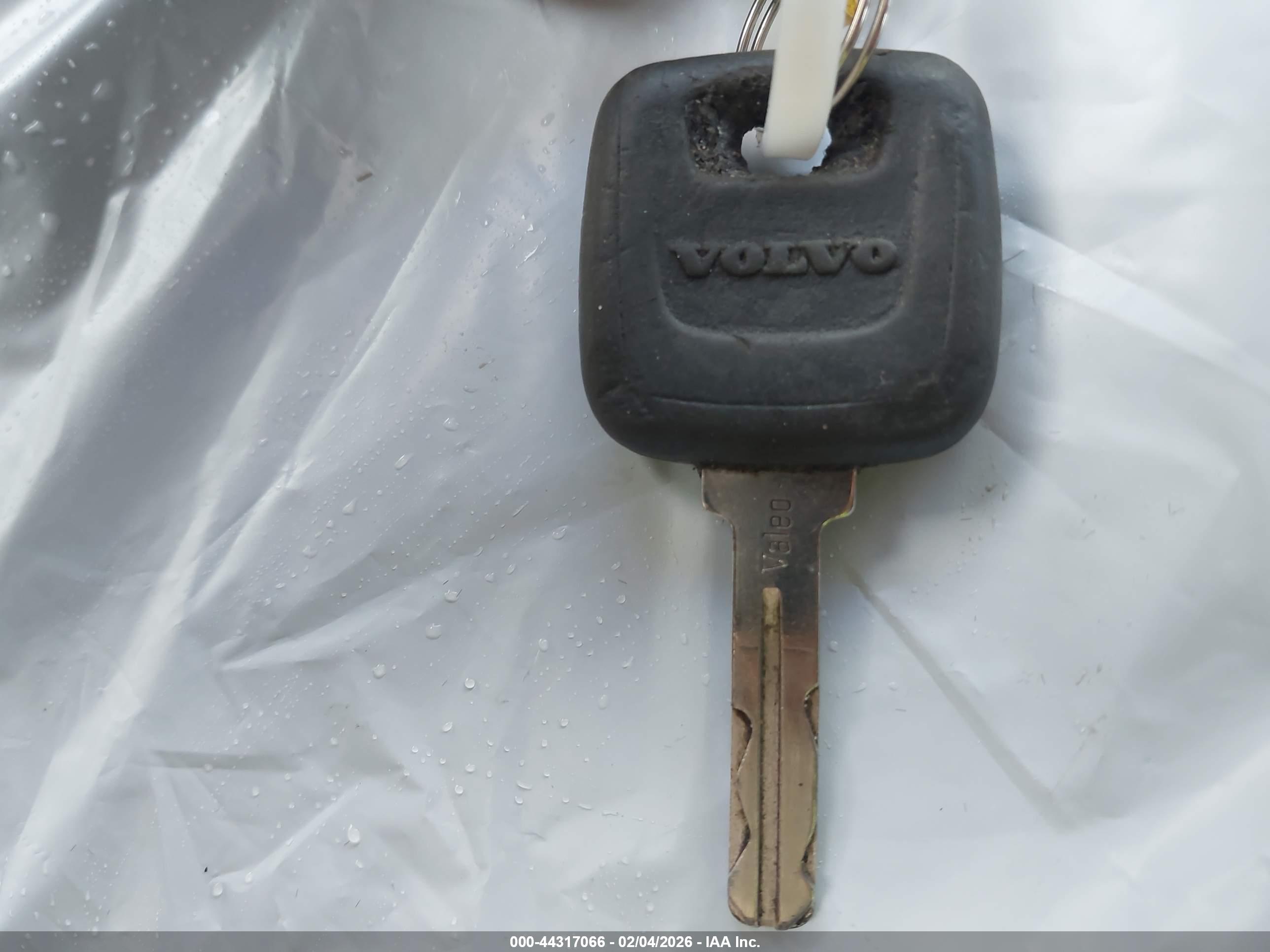 VOLVO C70 image 11
