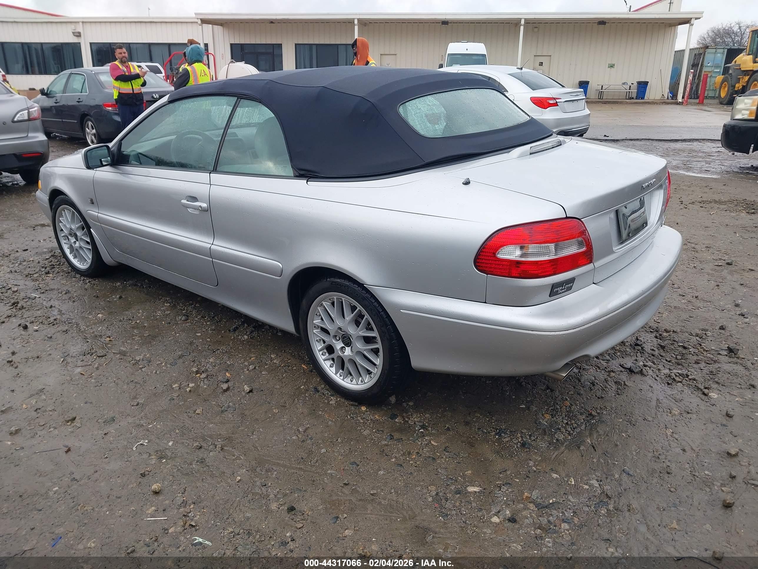 VOLVO C70 image 3