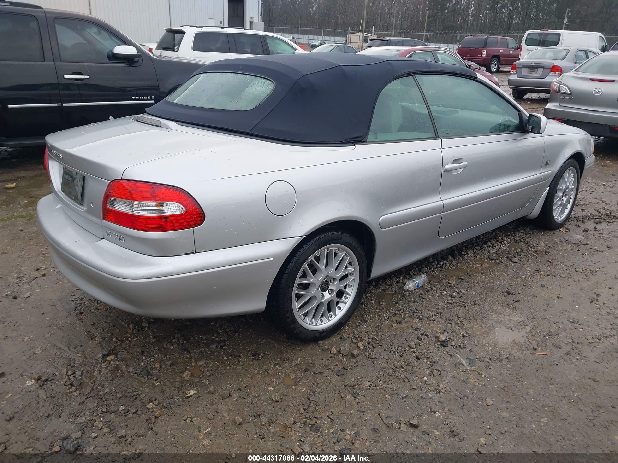 VOLVO C70 image 4