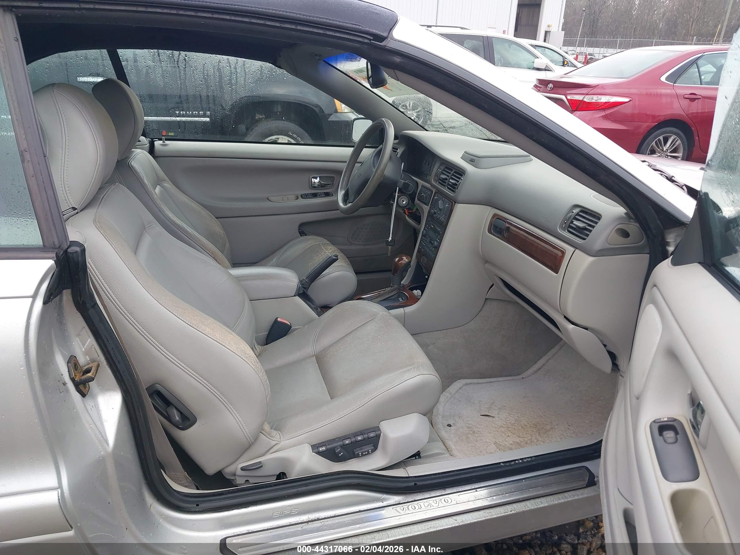 VOLVO C70 image 5