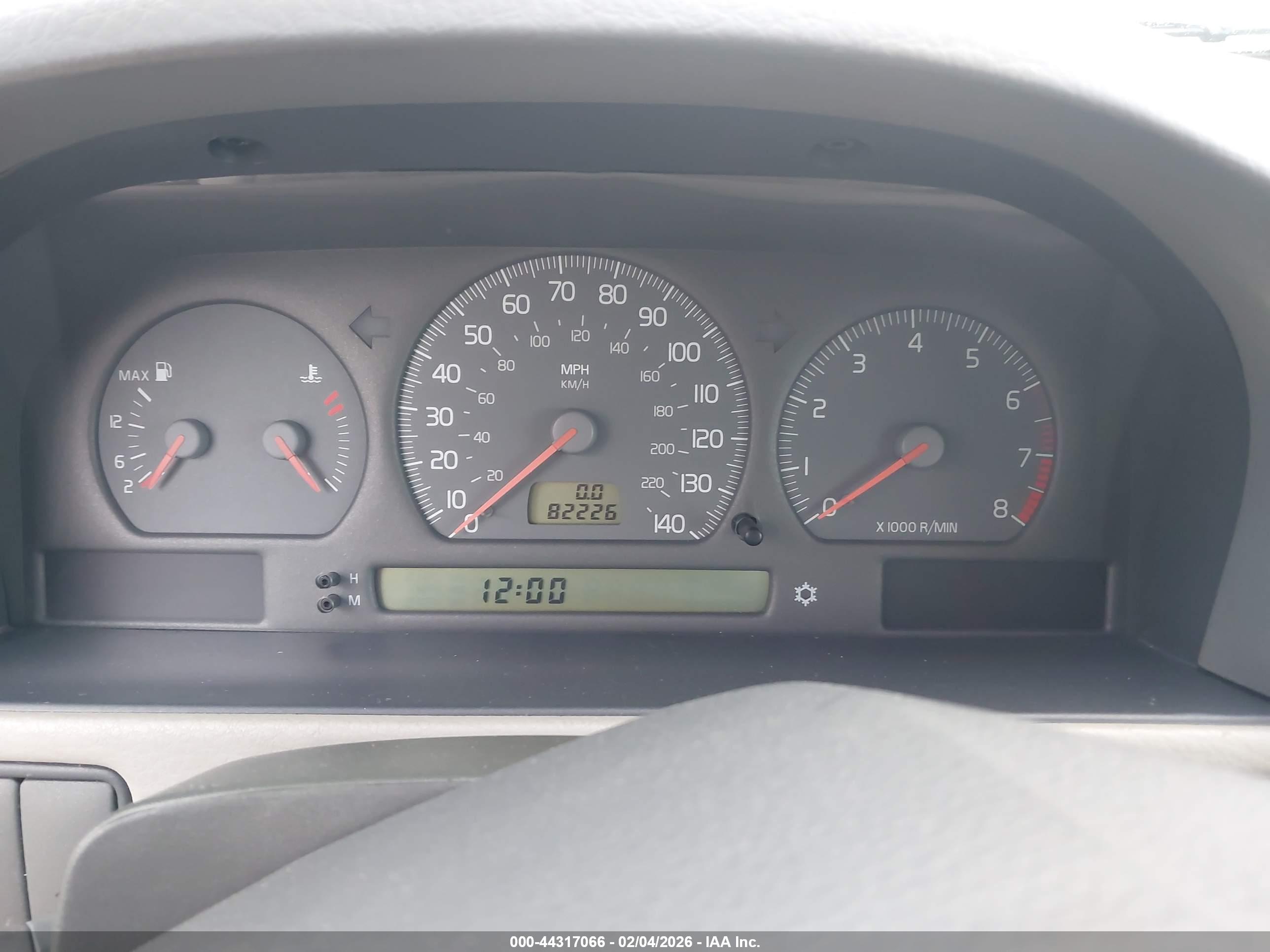 VOLVO C70 image 7