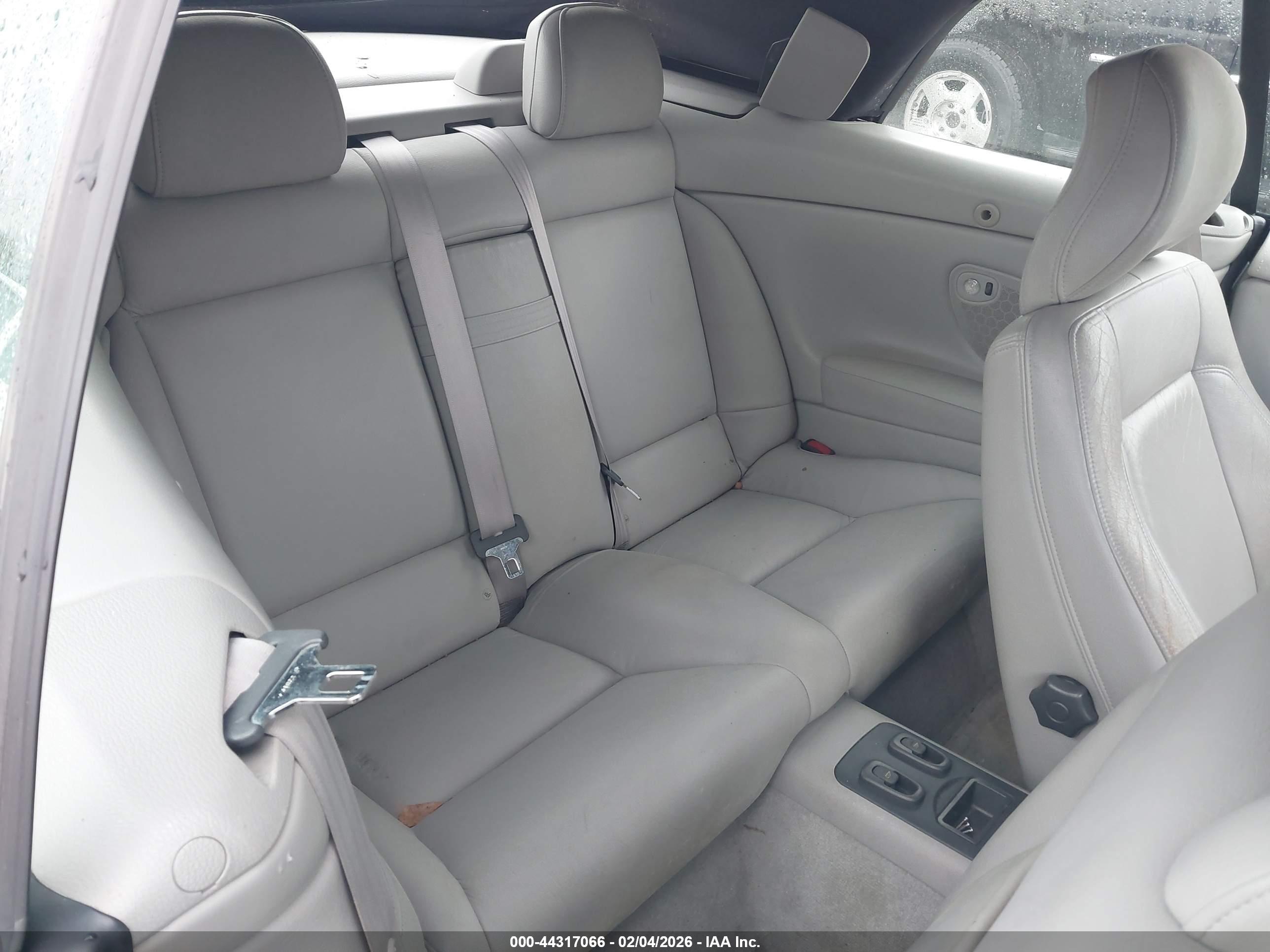 VOLVO C70 image 8