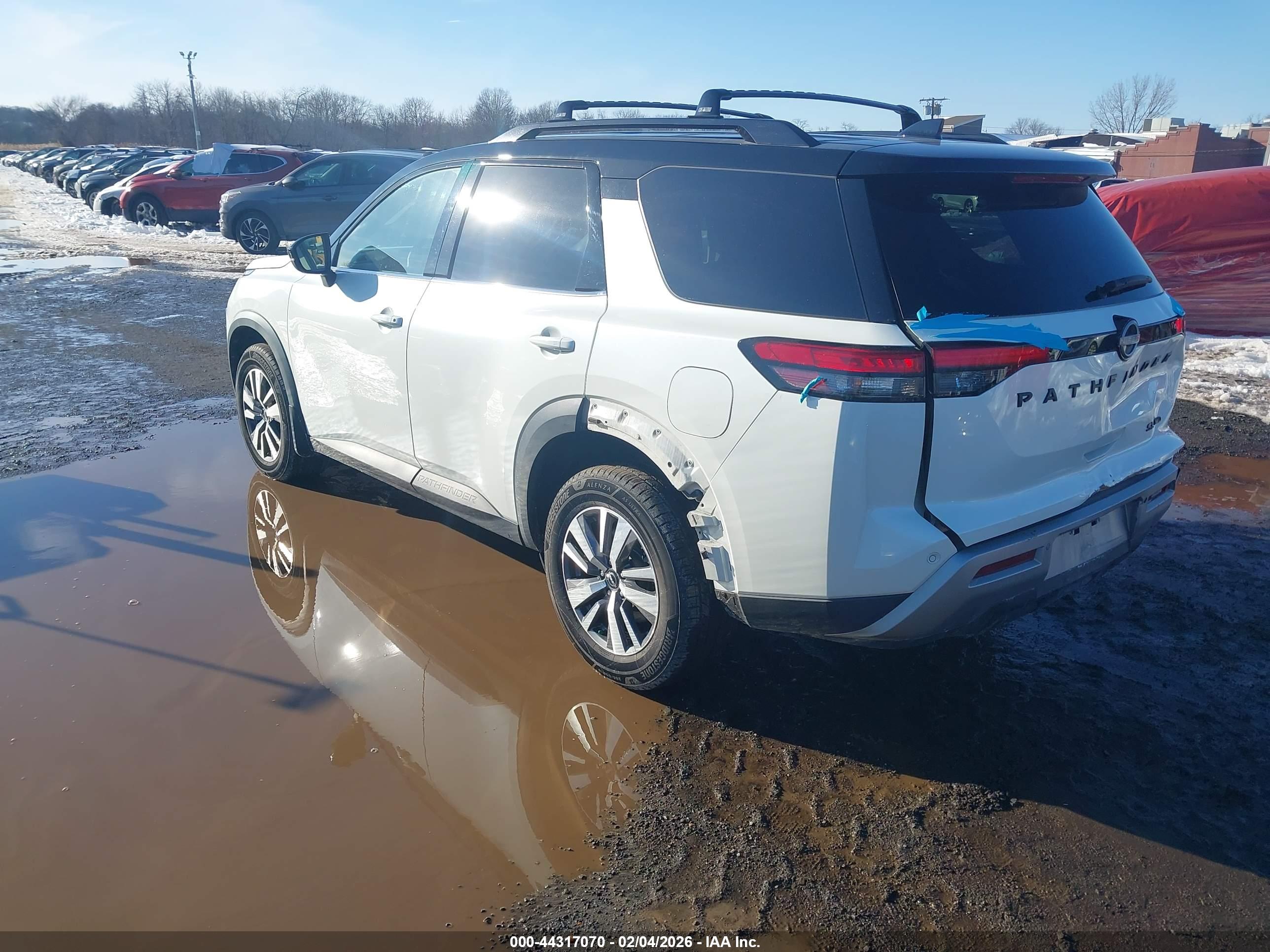 NISSAN PATHFINDER image 3