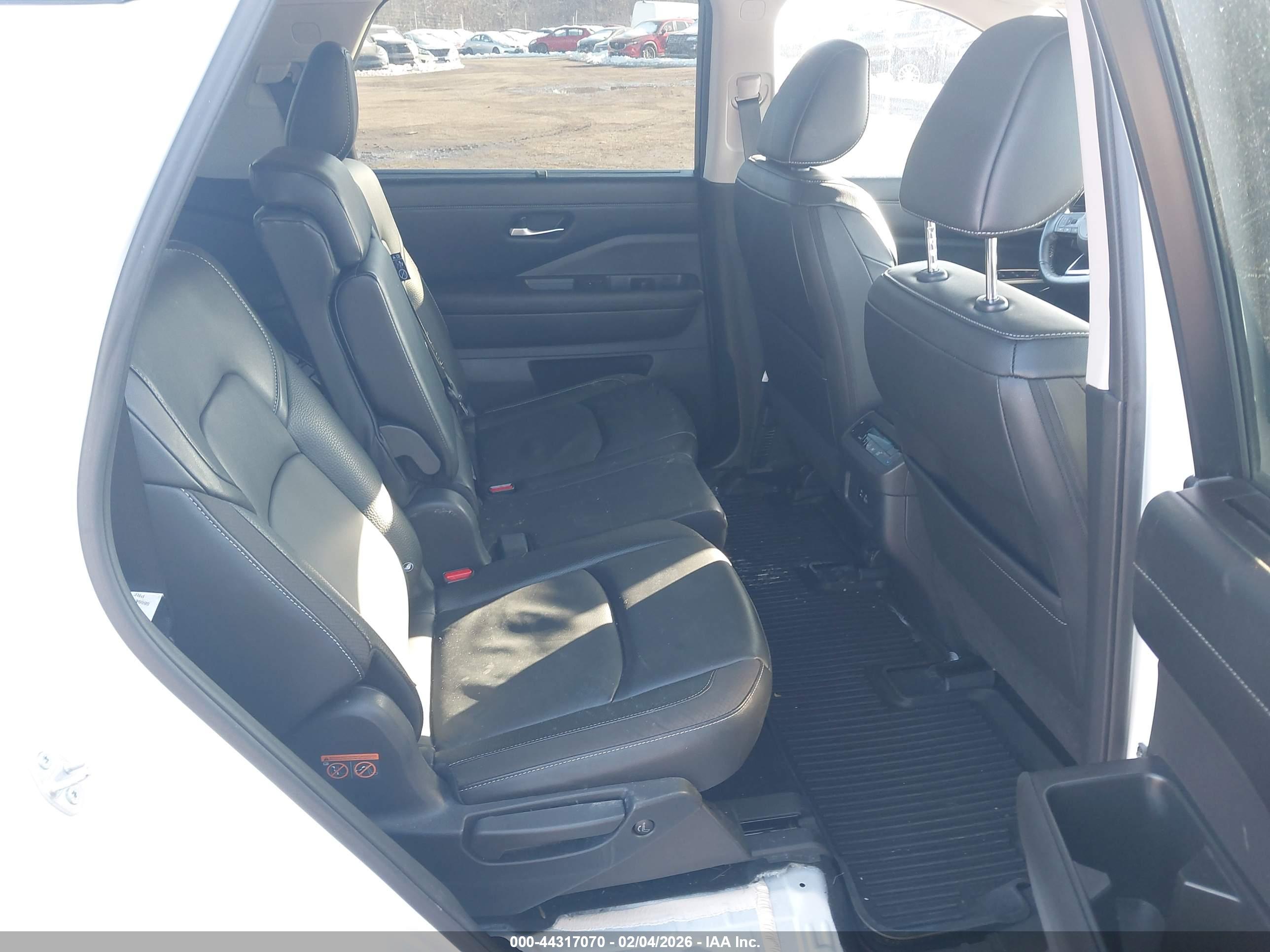 NISSAN PATHFINDER image 8