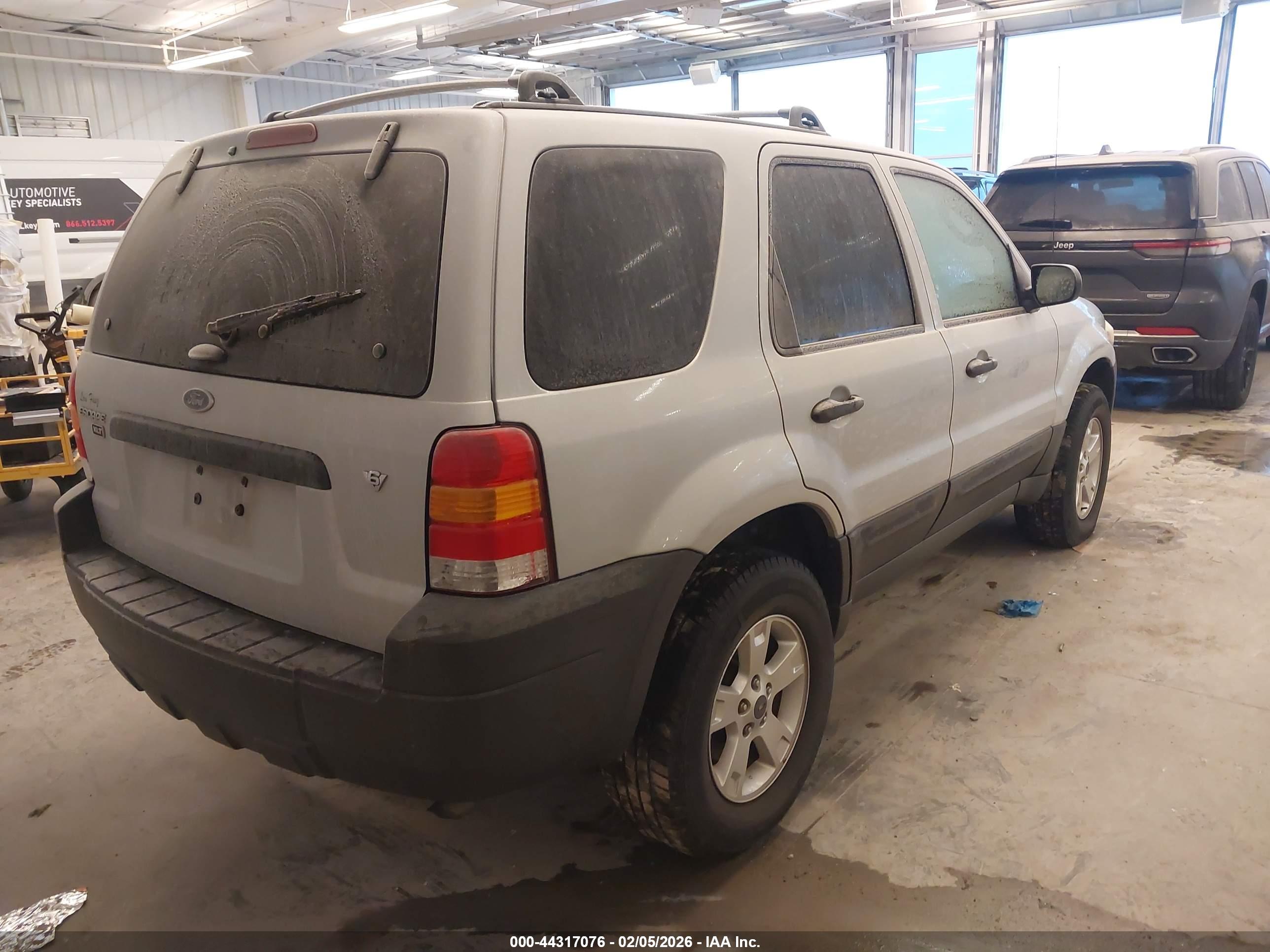 FORD ESCAPE image 4