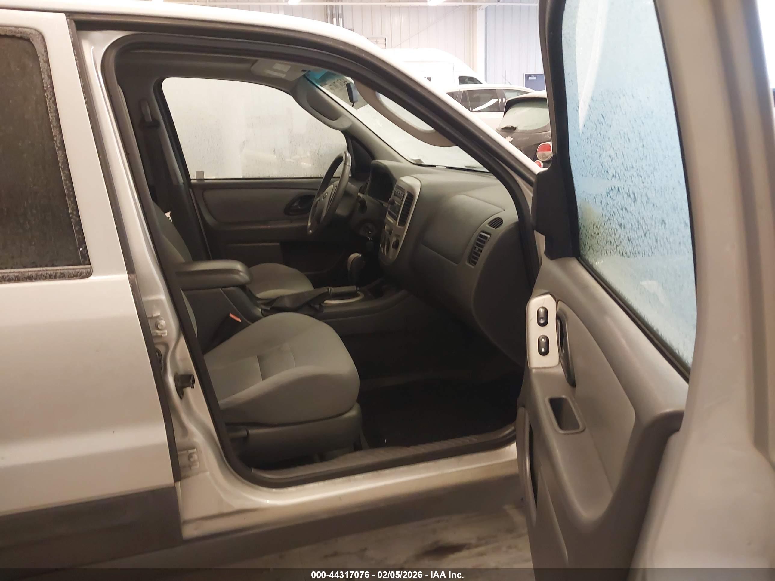 FORD ESCAPE image 5