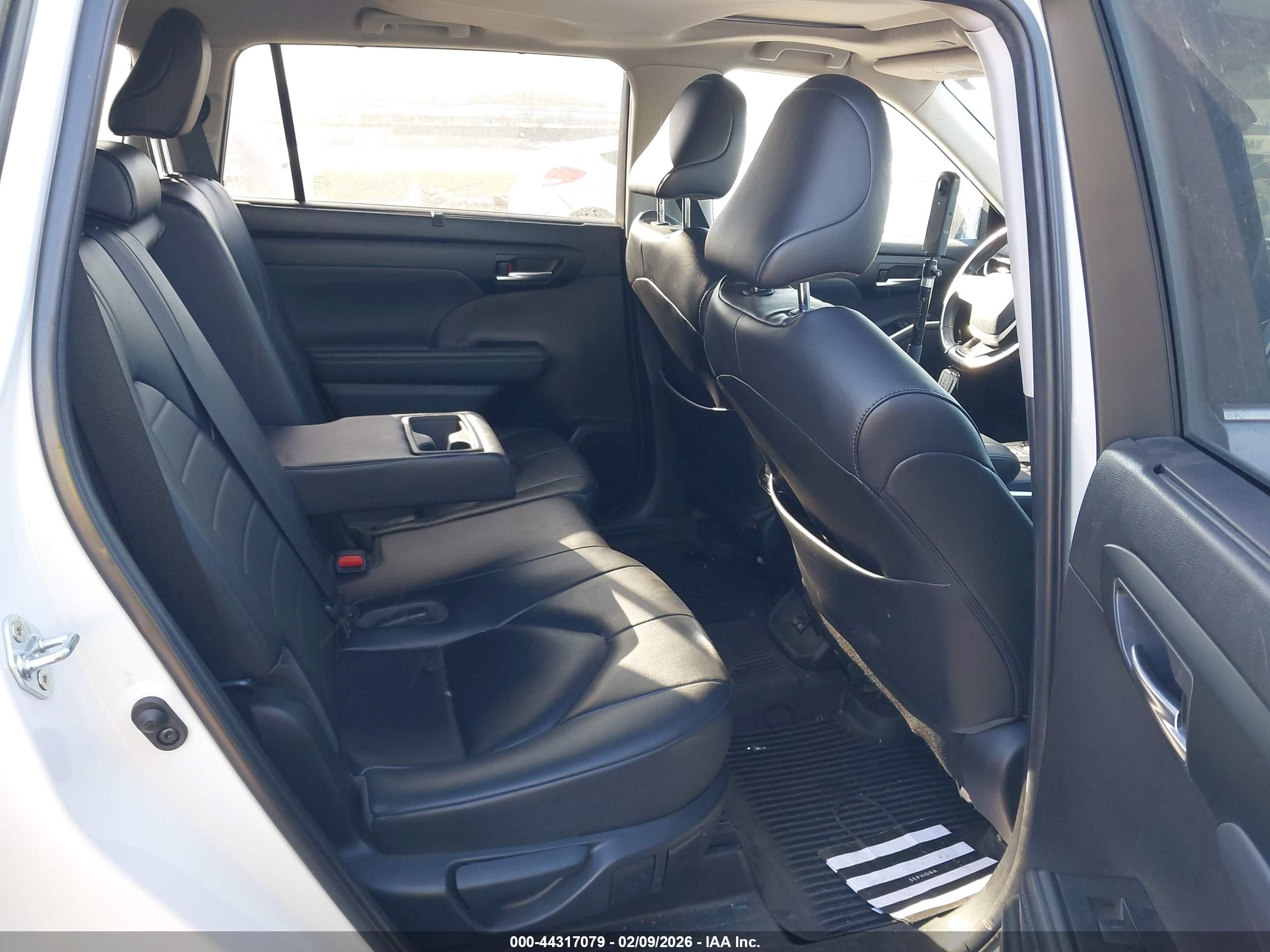 TOYOTA HIGHLANDER image 8
