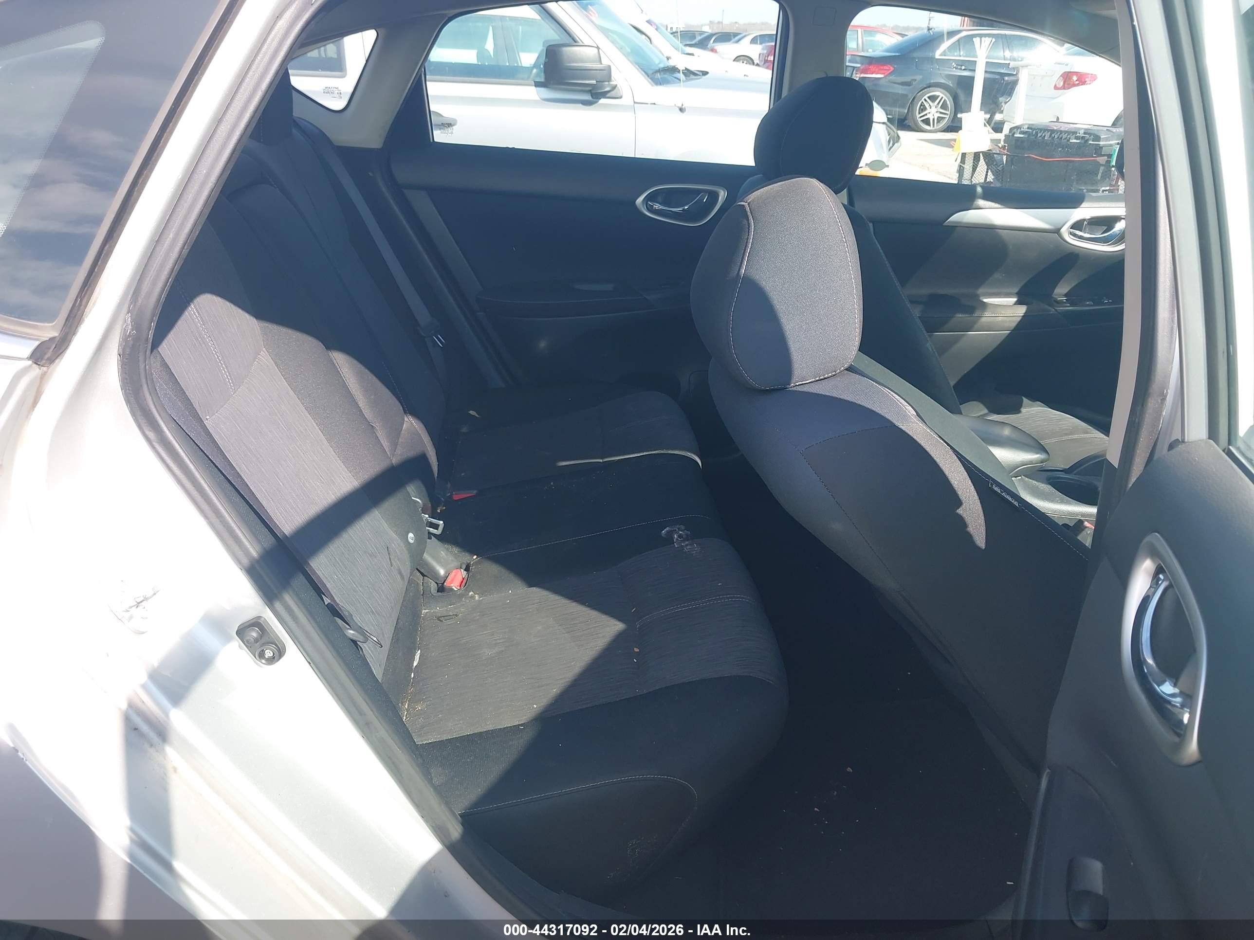 NISSAN SENTRA image 8