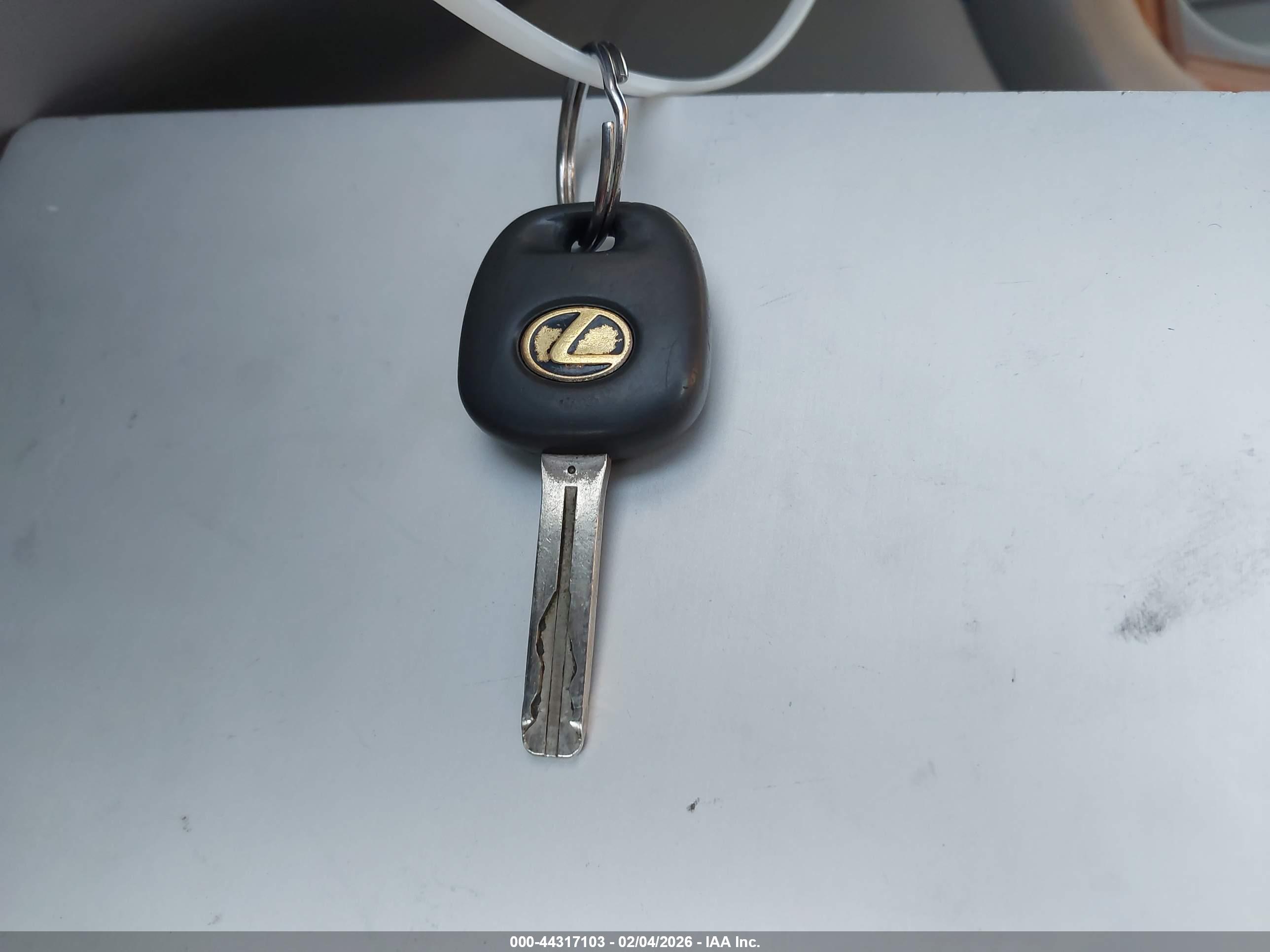 LEXUS ES image 11