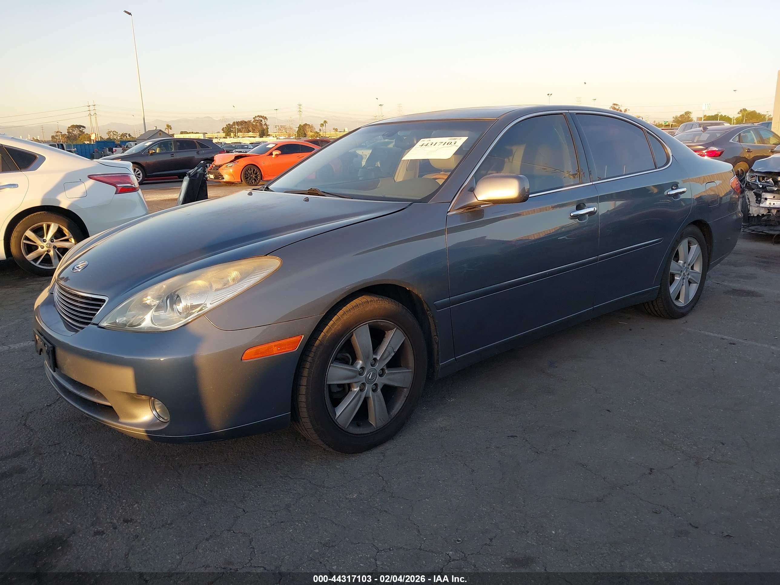LEXUS ES image 2