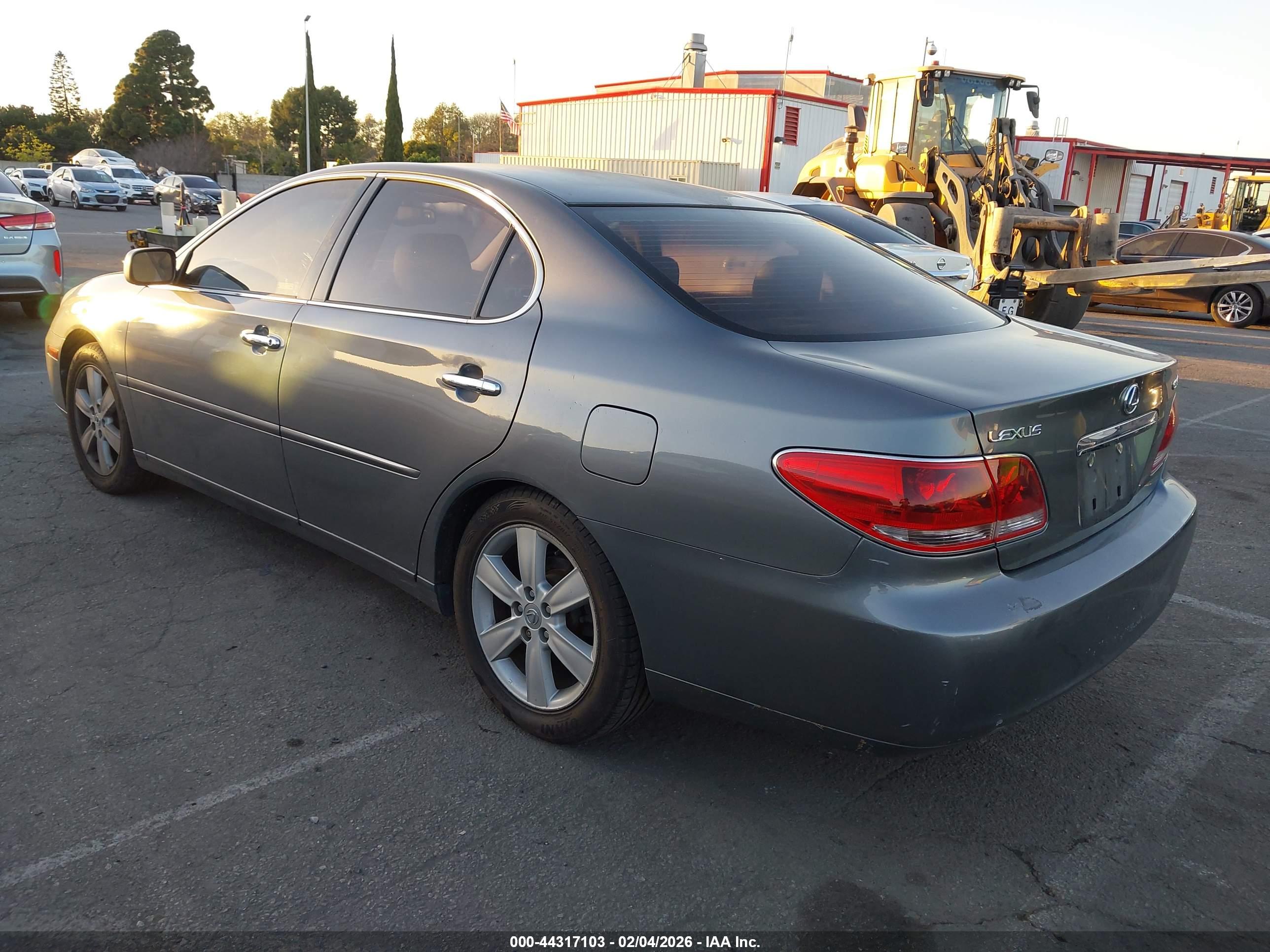 LEXUS ES image 3
