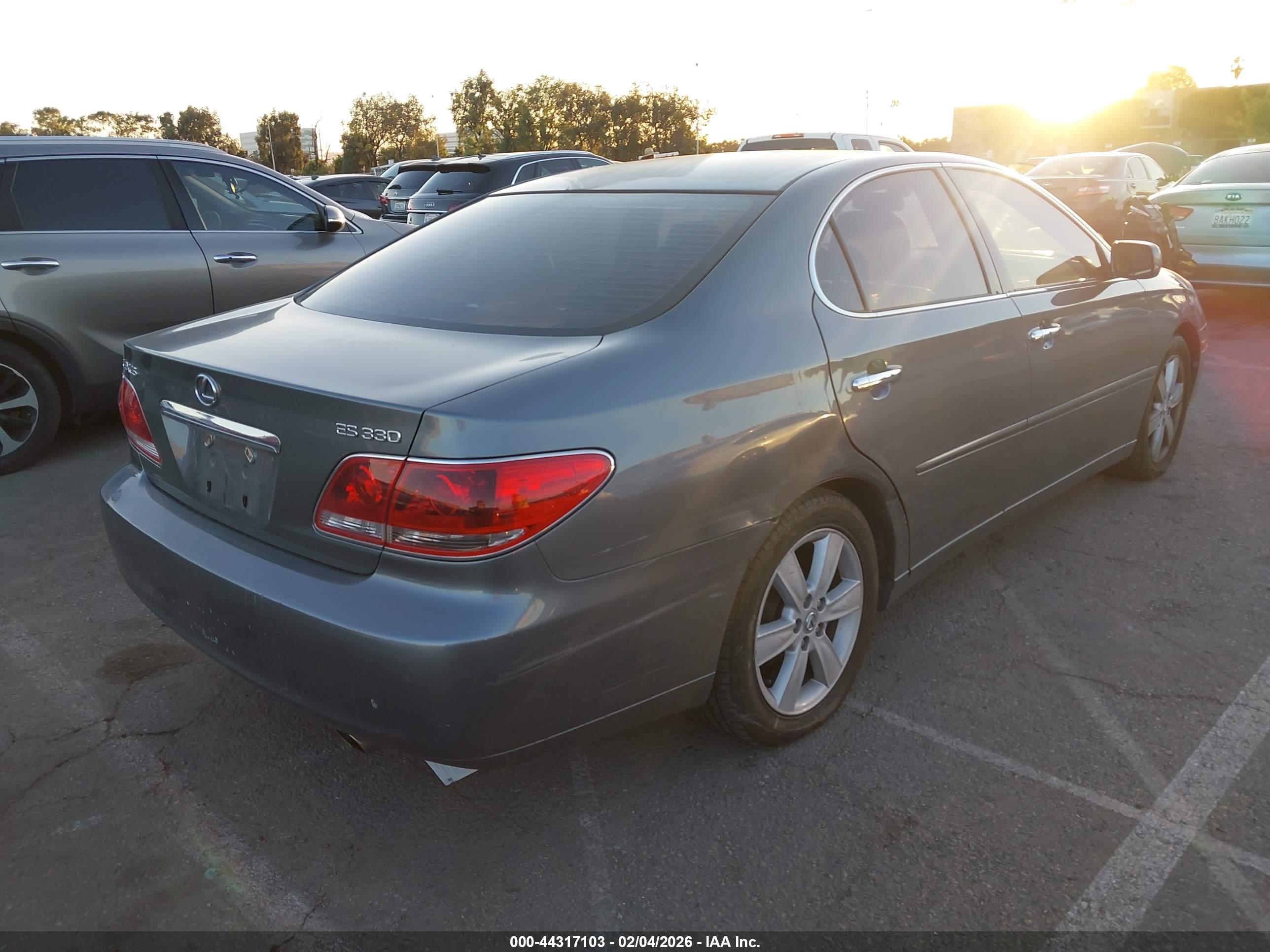 LEXUS ES image 4
