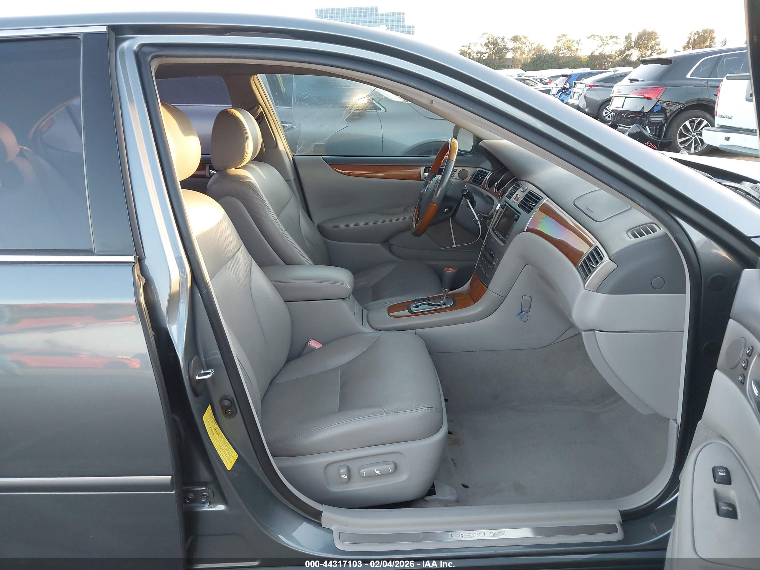 LEXUS ES image 5