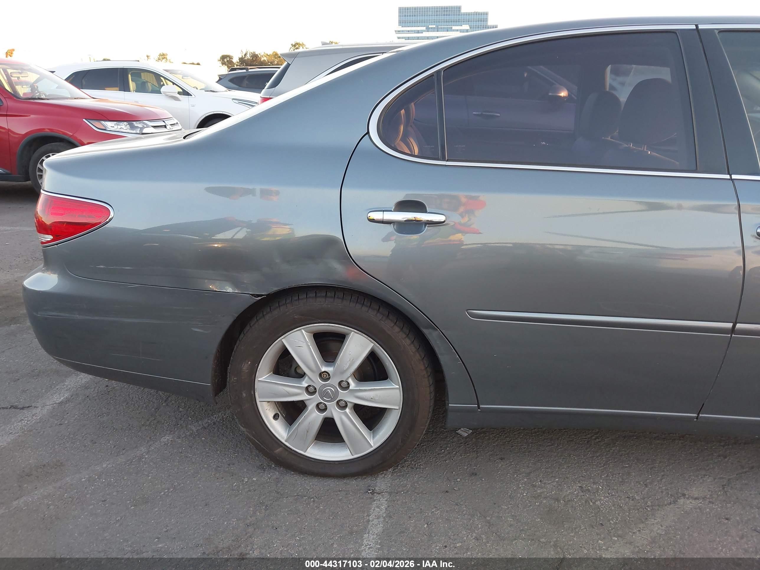 LEXUS ES image 6