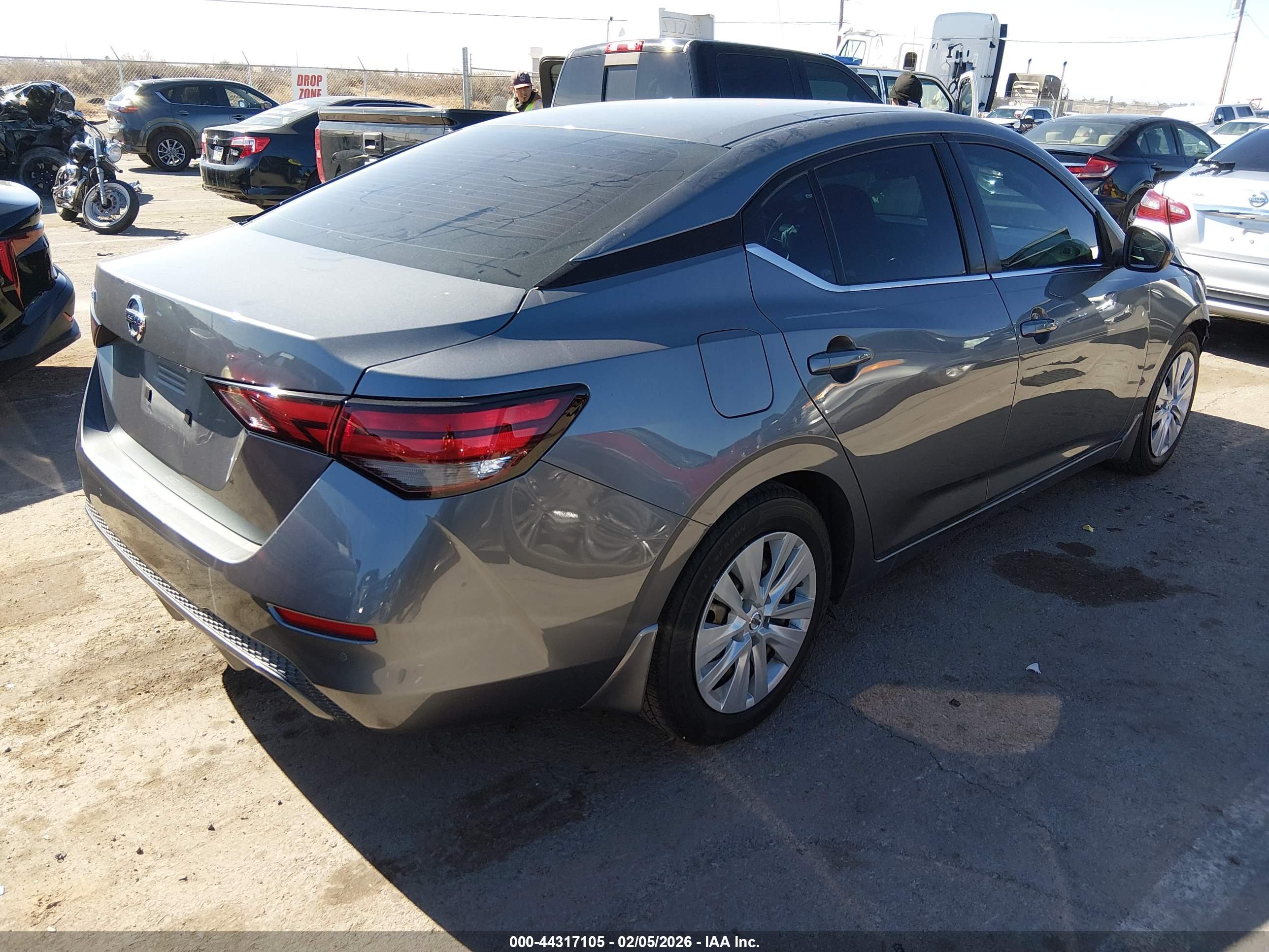 NISSAN SENTRA image 4