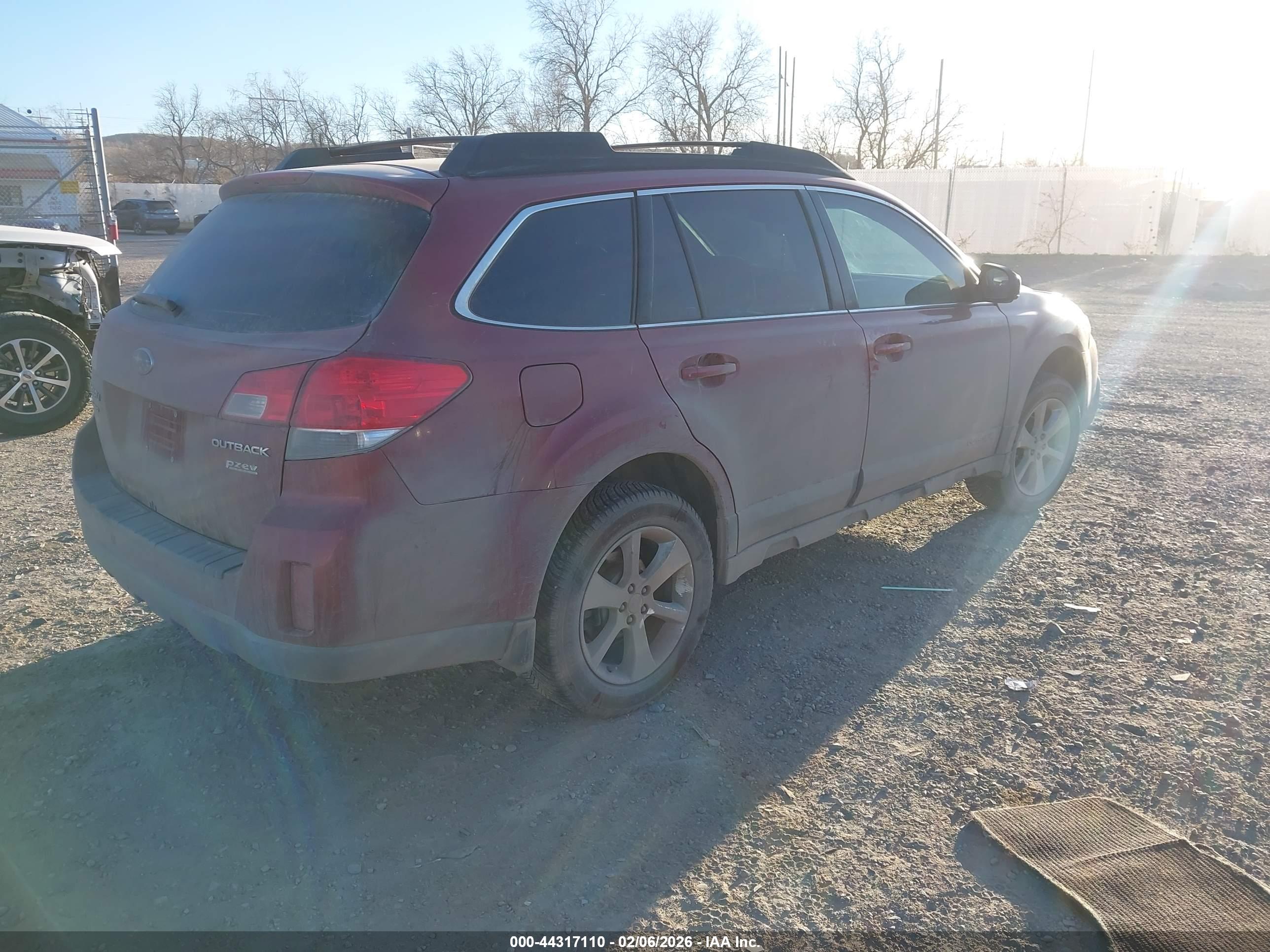 SUBARU OUTBACK image 4