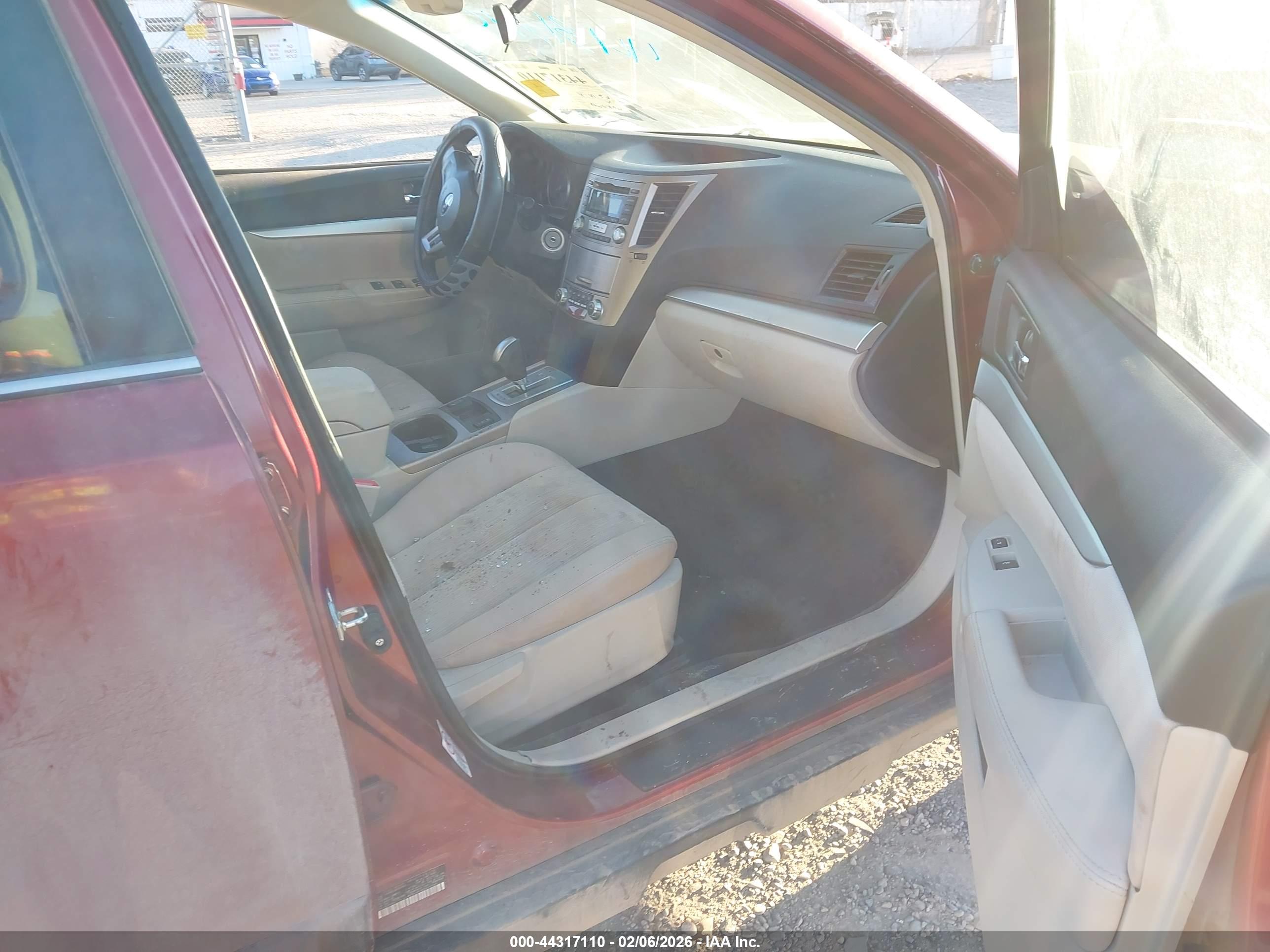 SUBARU OUTBACK image 5