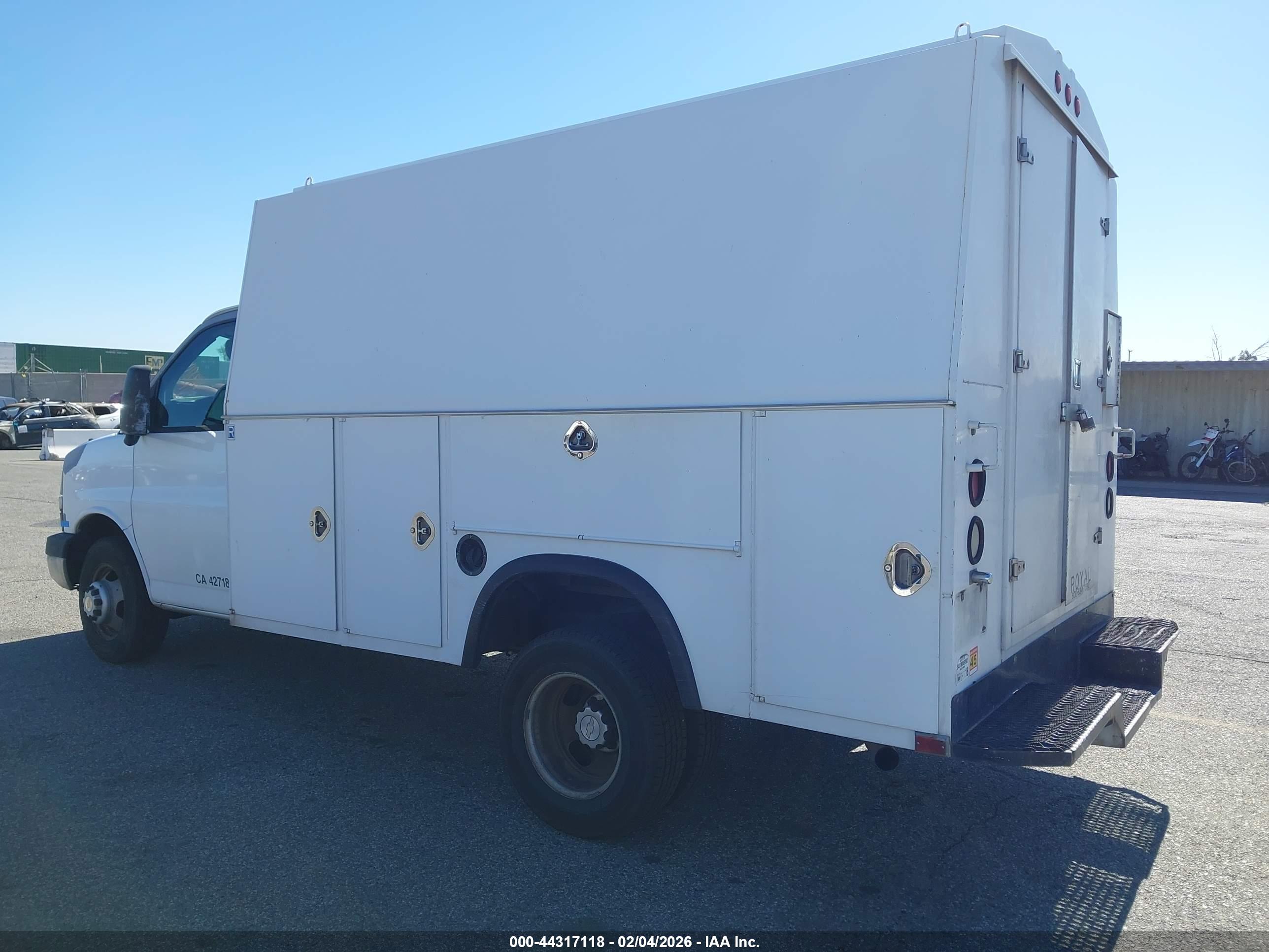 CHEVROLET EXPRESS image 3