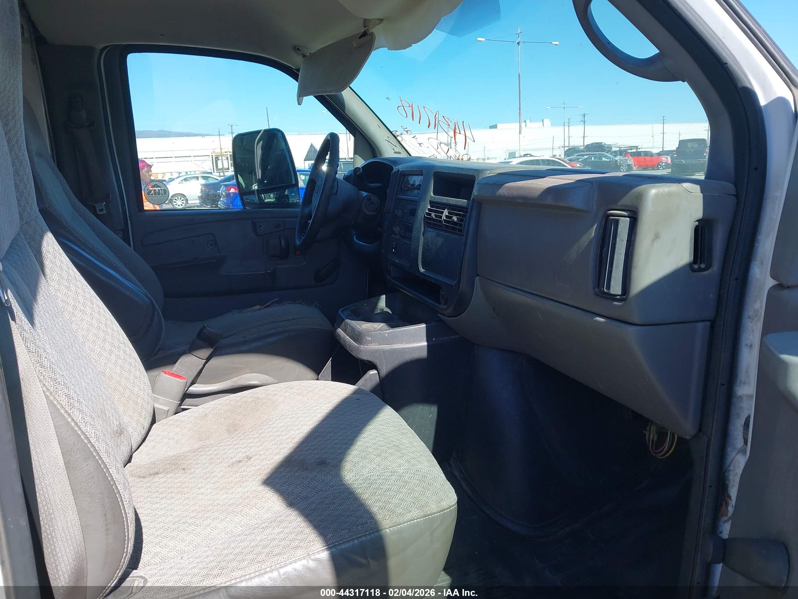 CHEVROLET EXPRESS image 7