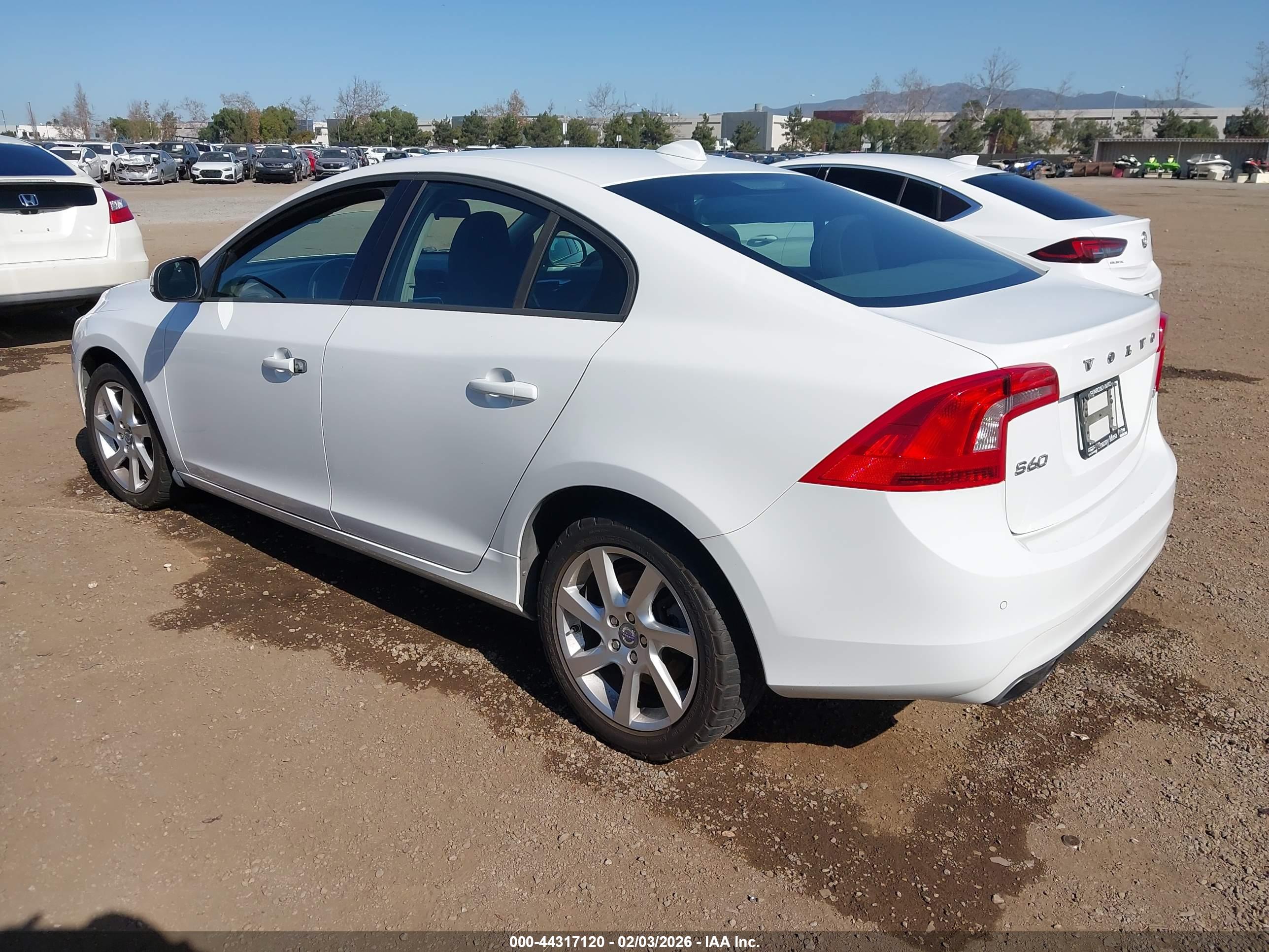 VOLVO S60 image 3