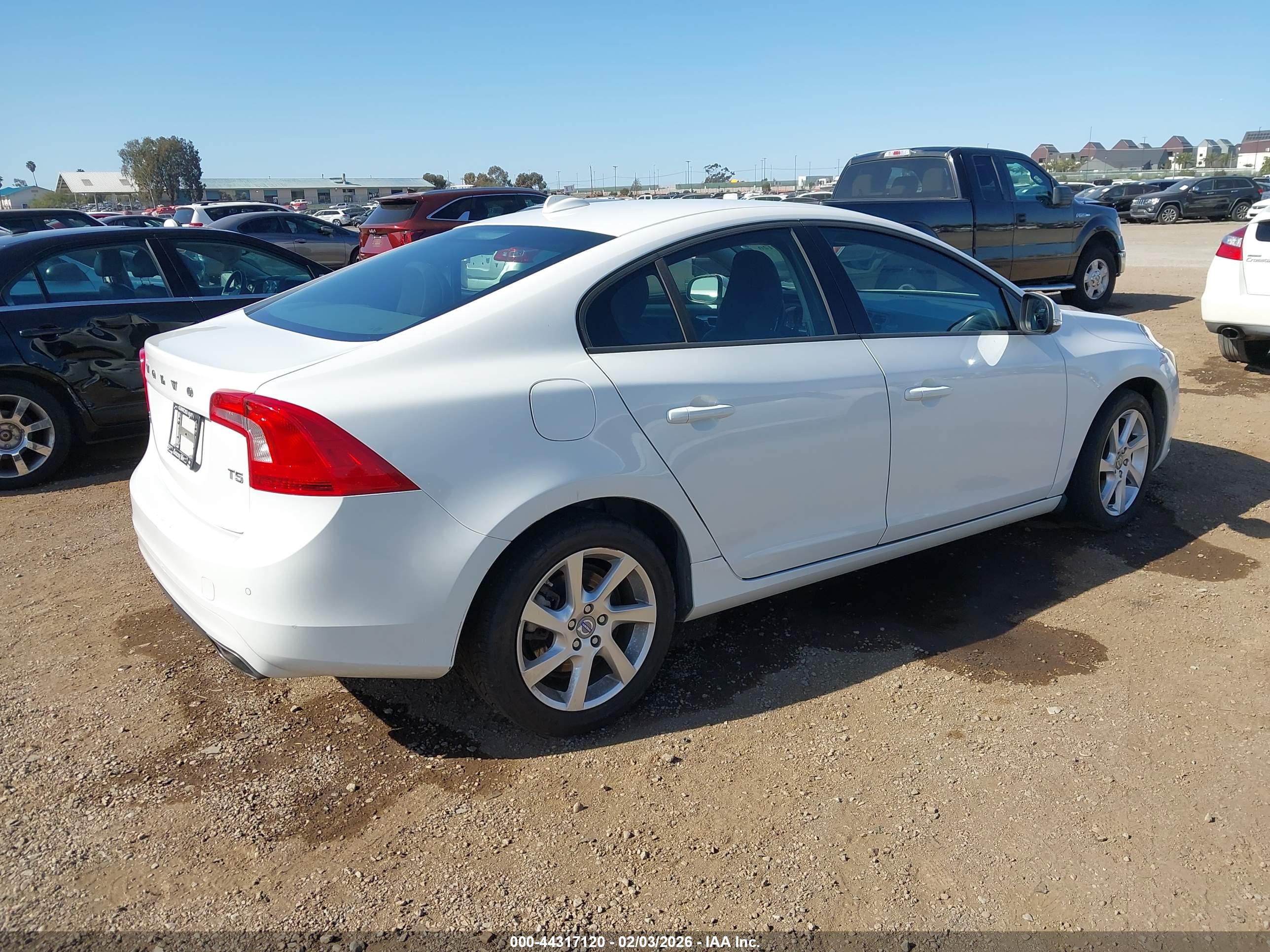 VOLVO S60 image 4