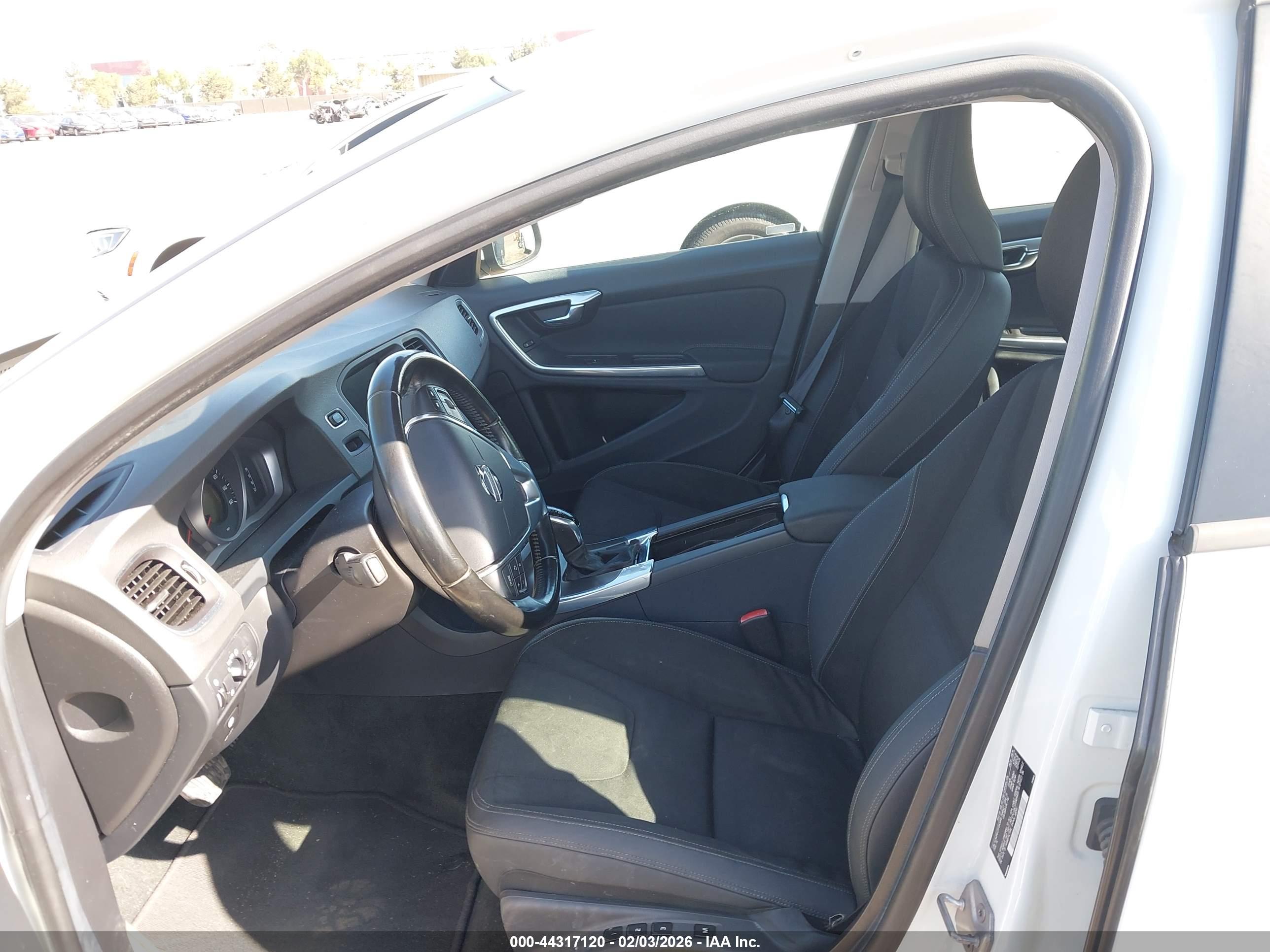 VOLVO S60 image 5