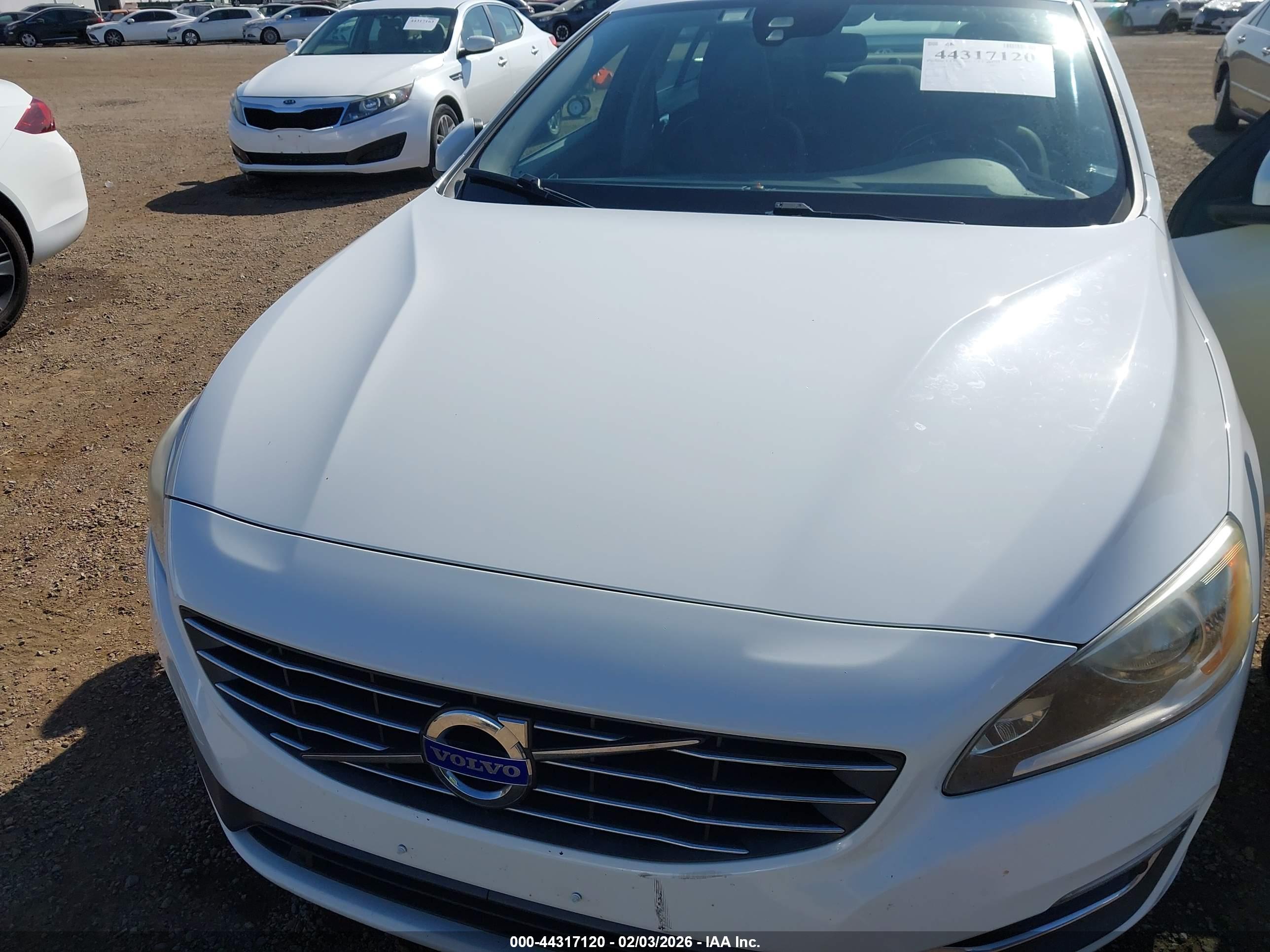 VOLVO S60 image 6