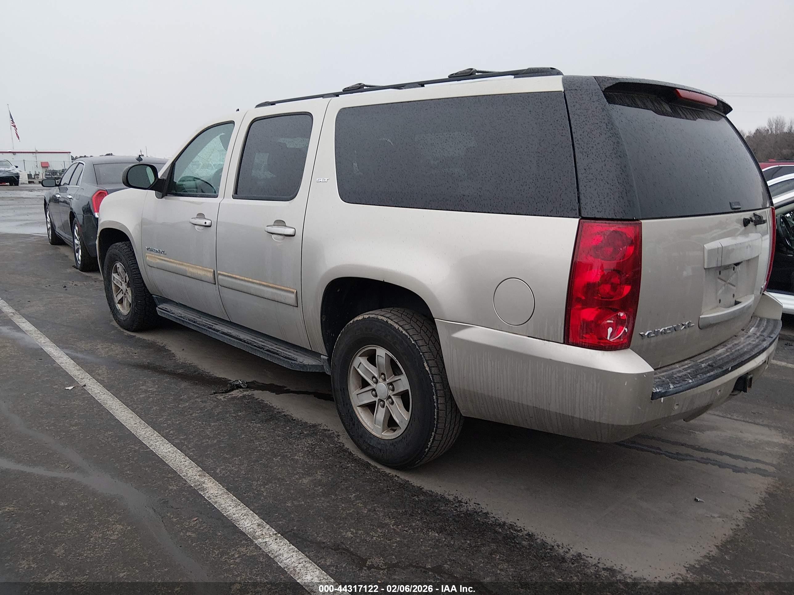 GMC YUKON image 3