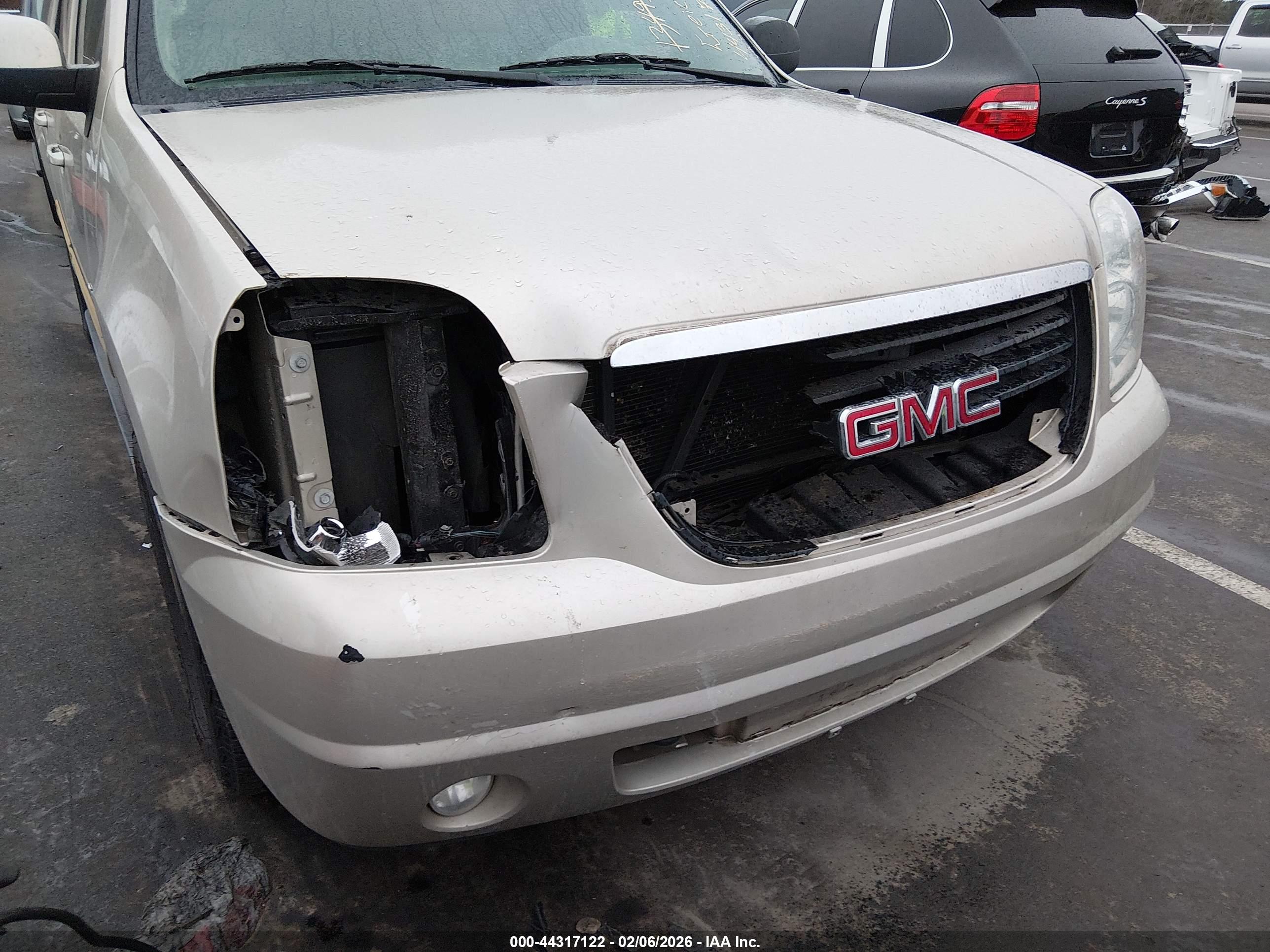 GMC YUKON image 6