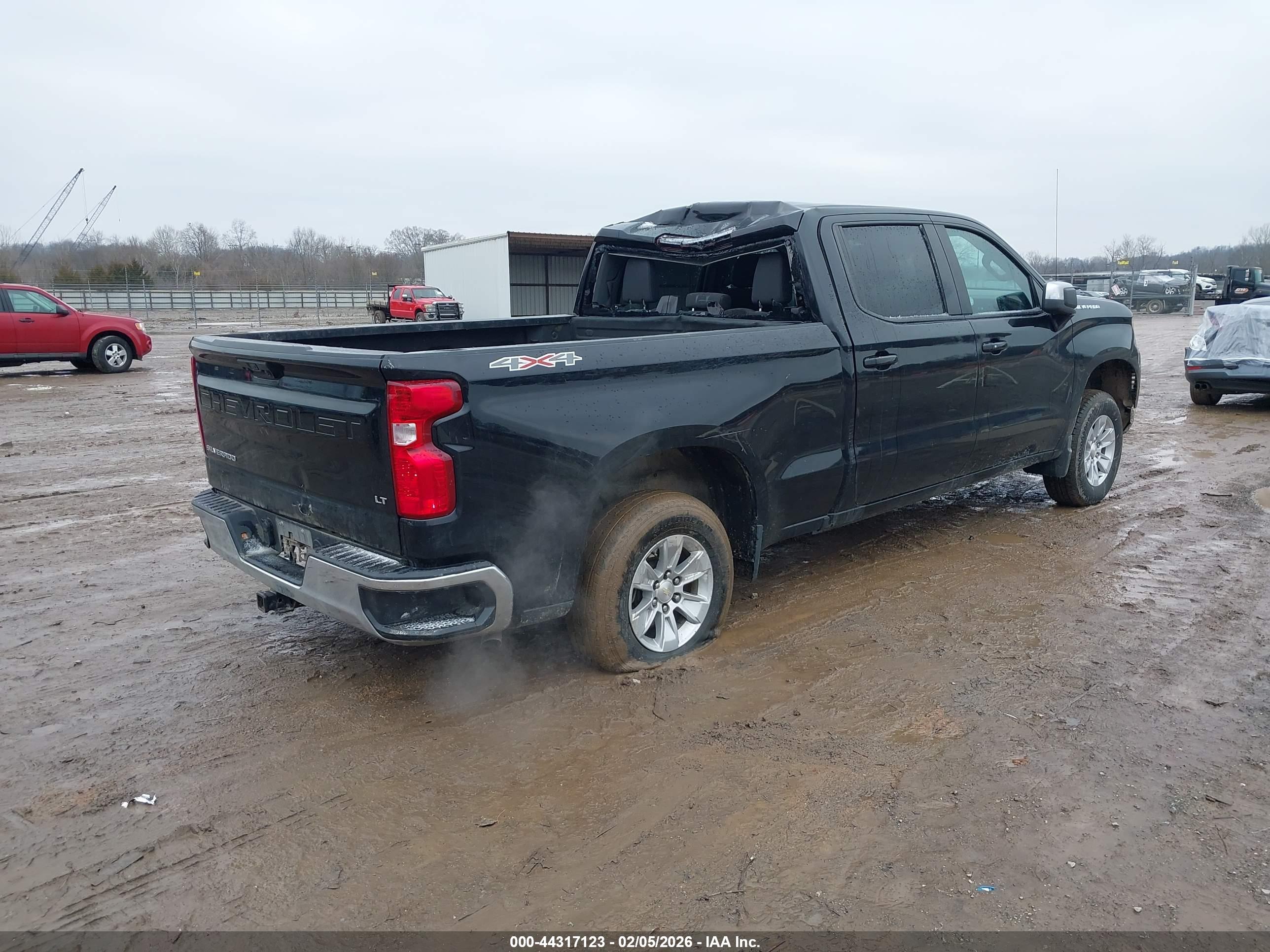 CHEVROLET SILVERADO image 4