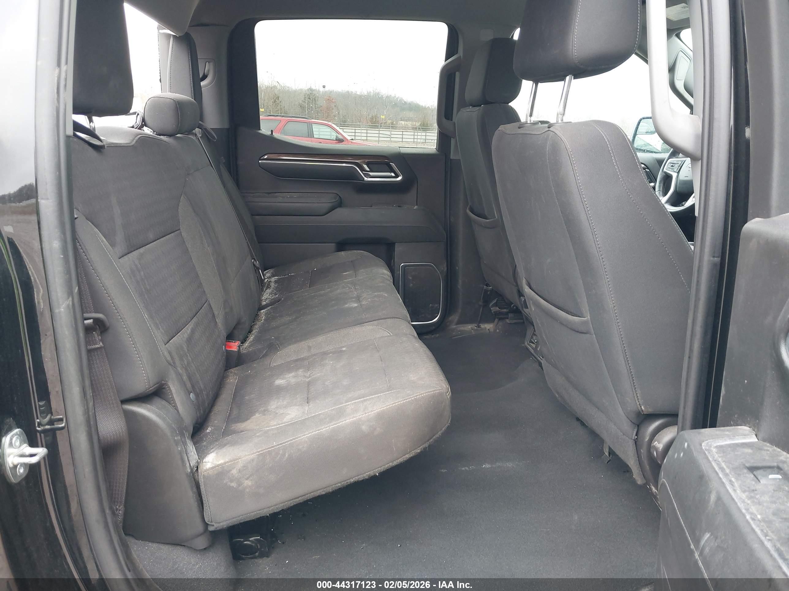 CHEVROLET SILVERADO image 8