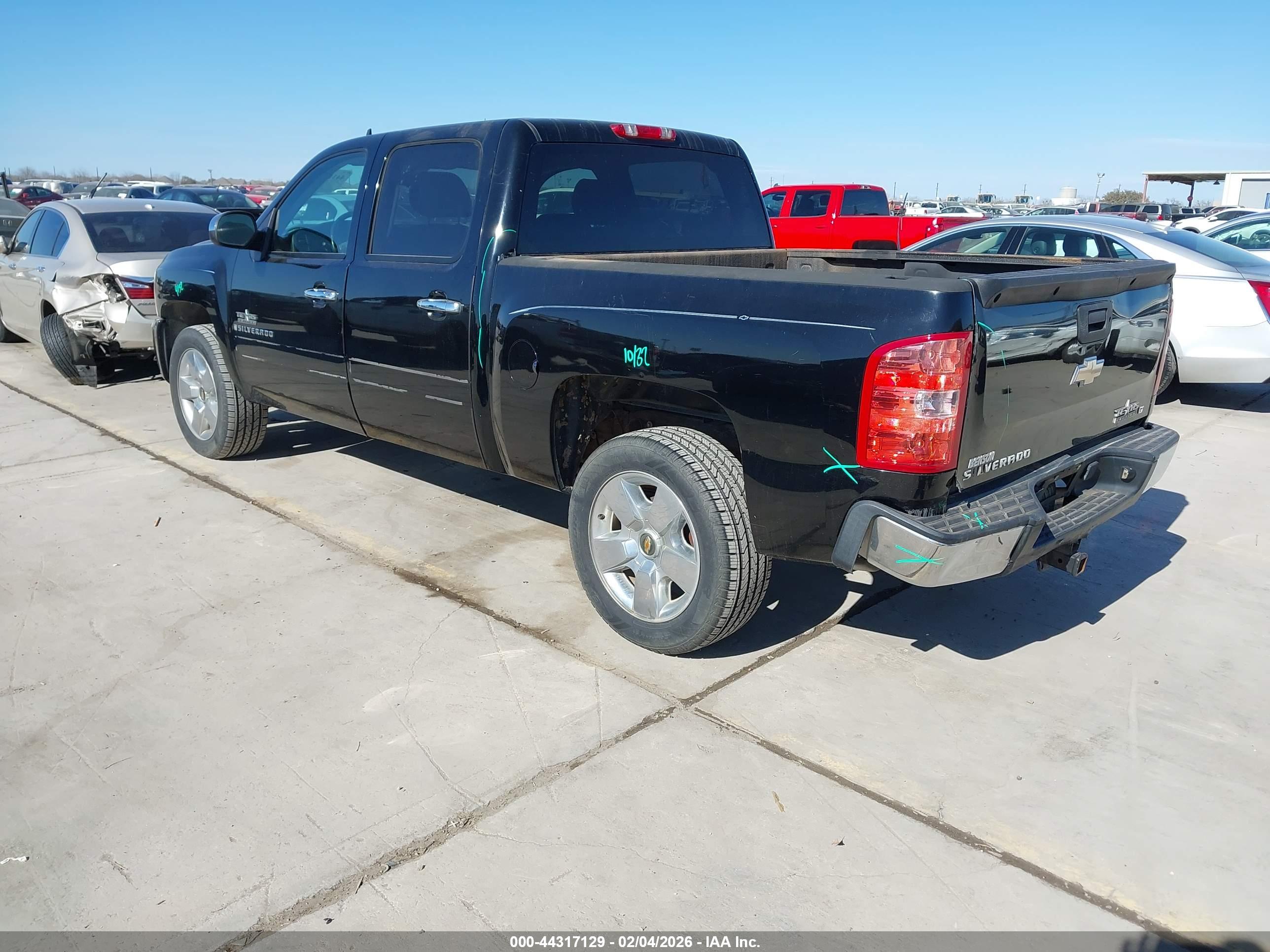 CHEVROLET SILVERADO image 3