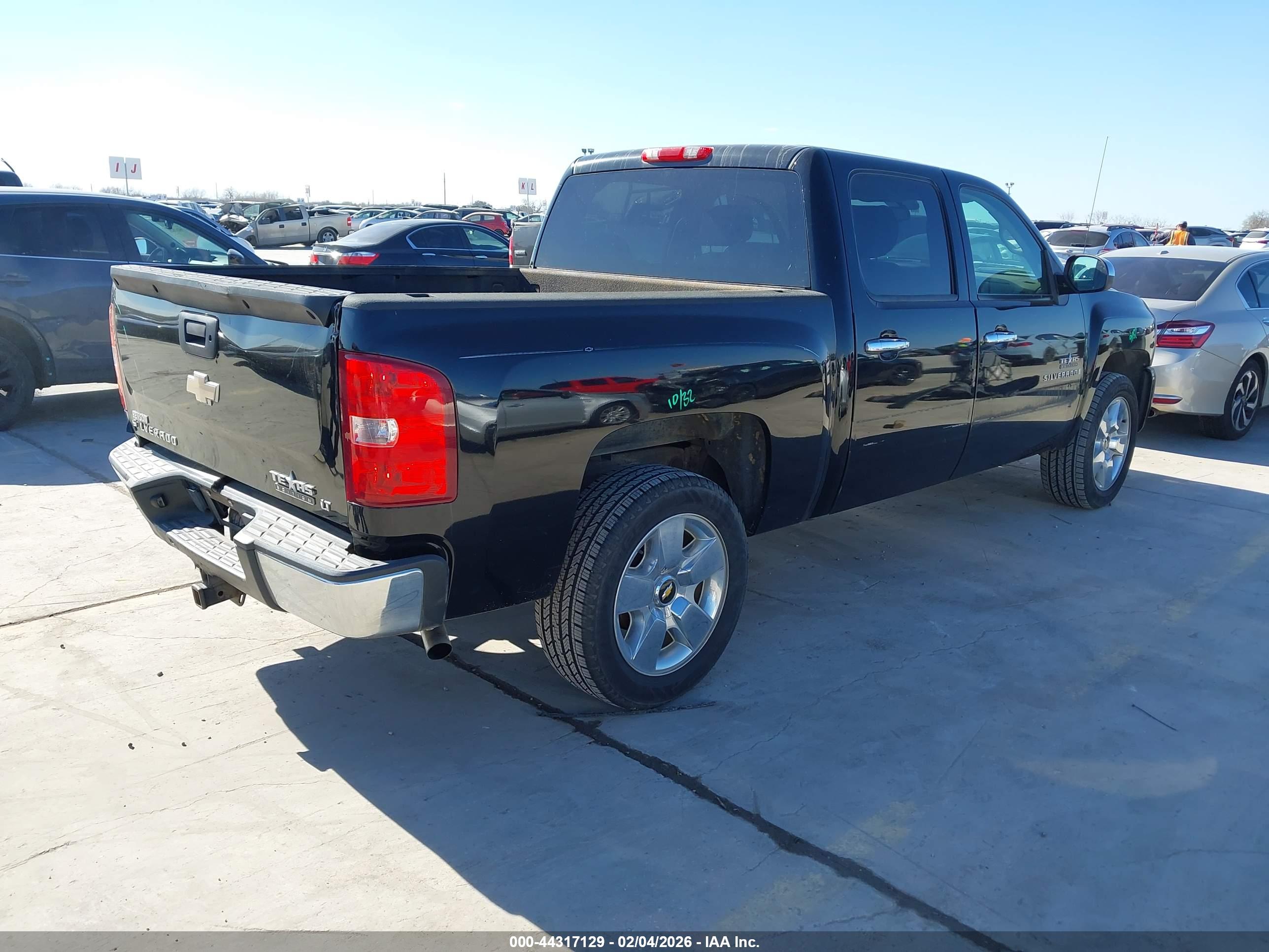 CHEVROLET SILVERADO image 4
