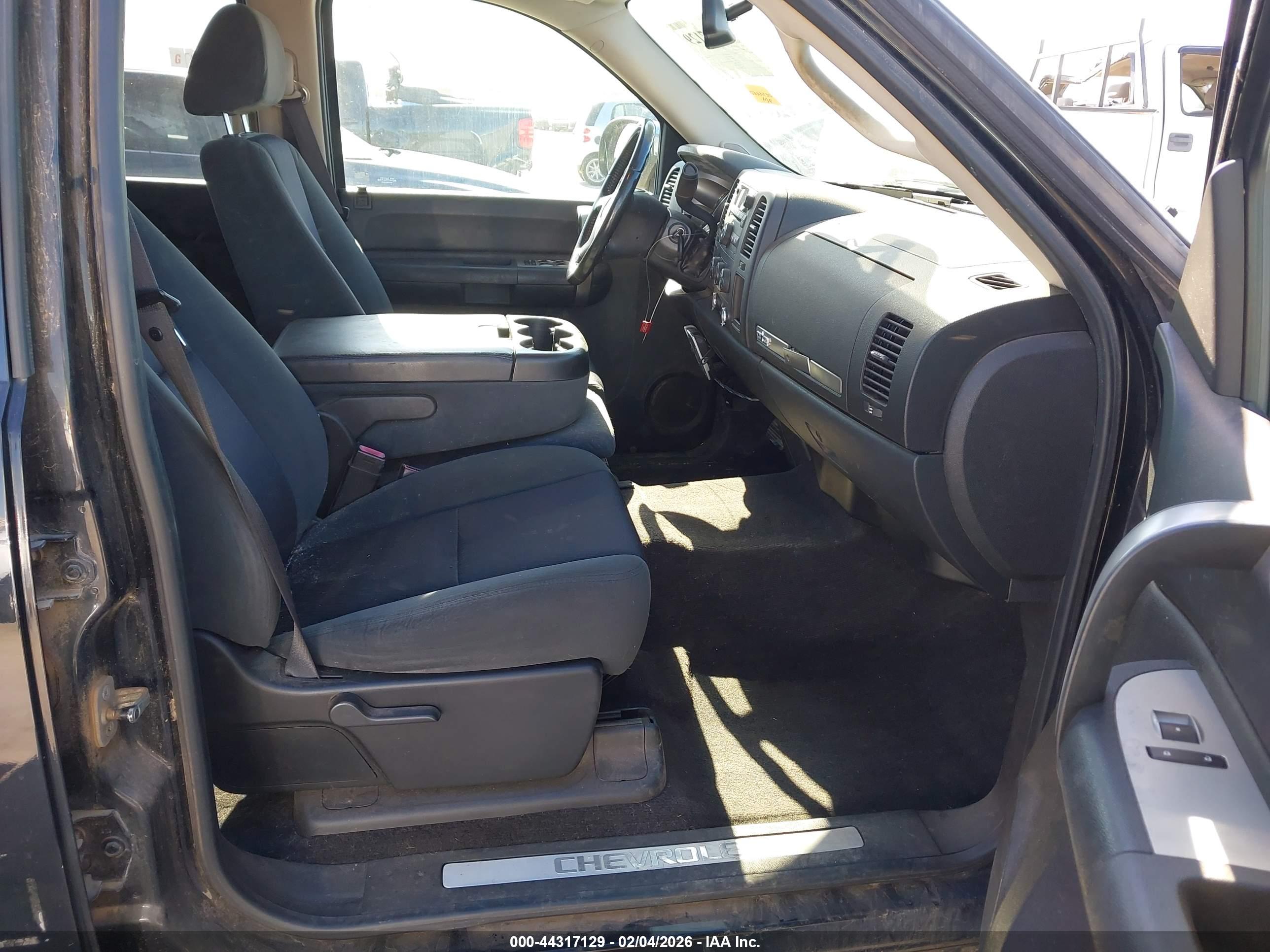CHEVROLET SILVERADO image 5