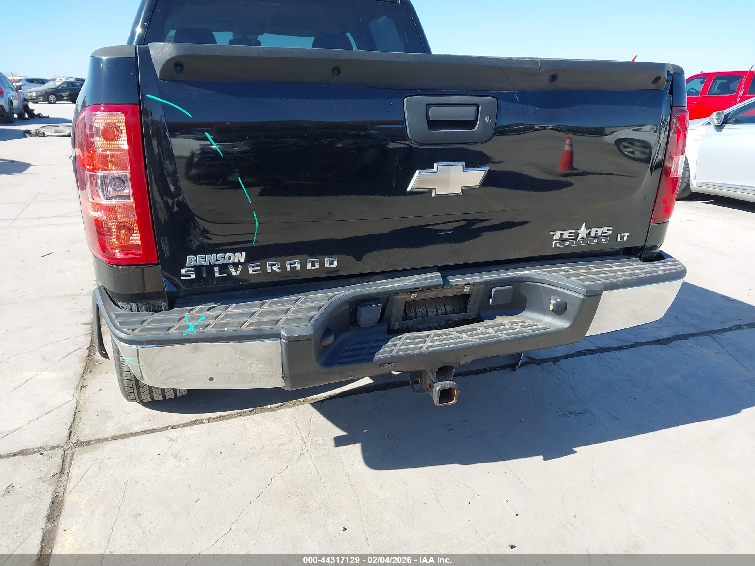 CHEVROLET SILVERADO image 6