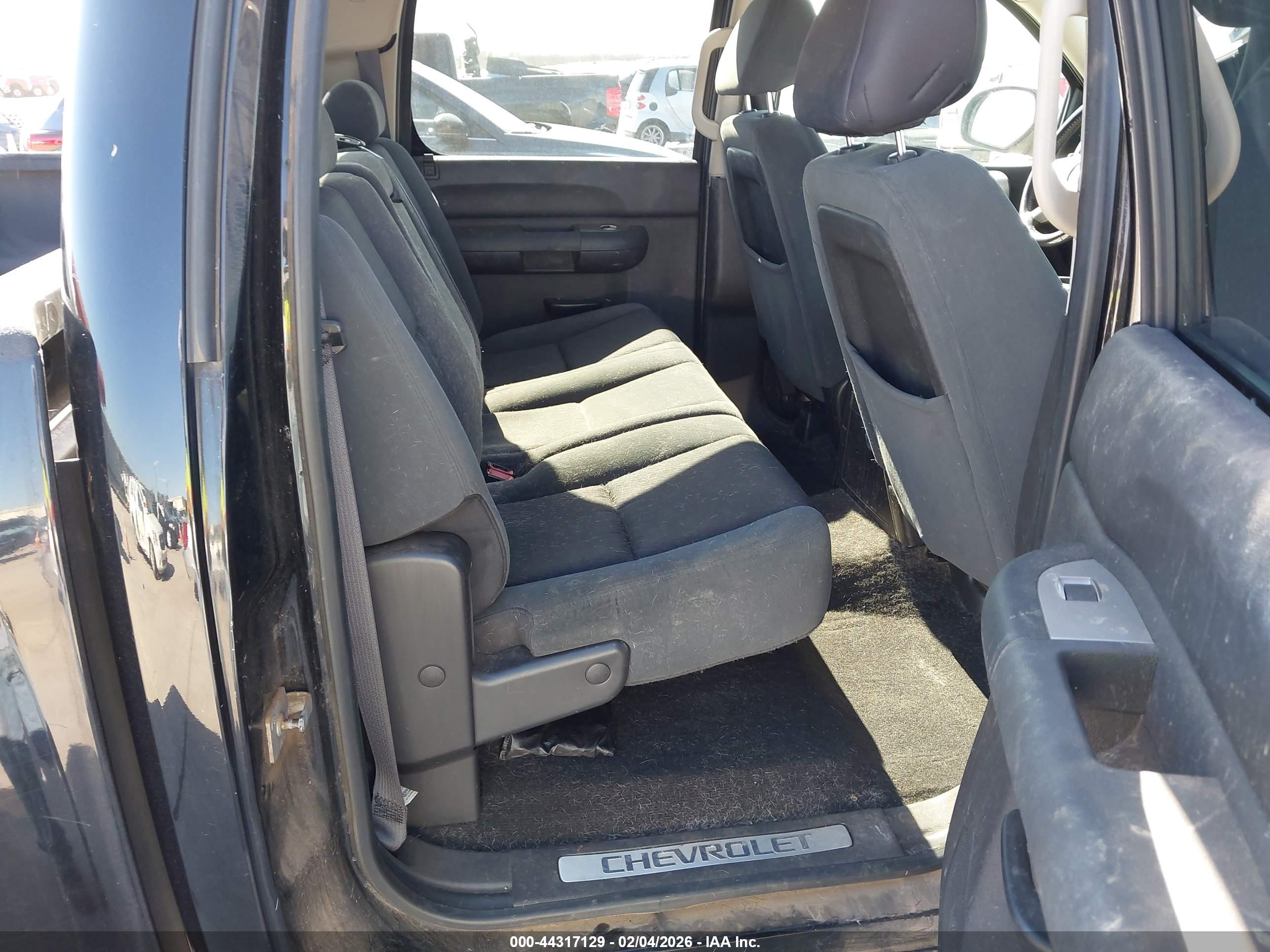 CHEVROLET SILVERADO image 8