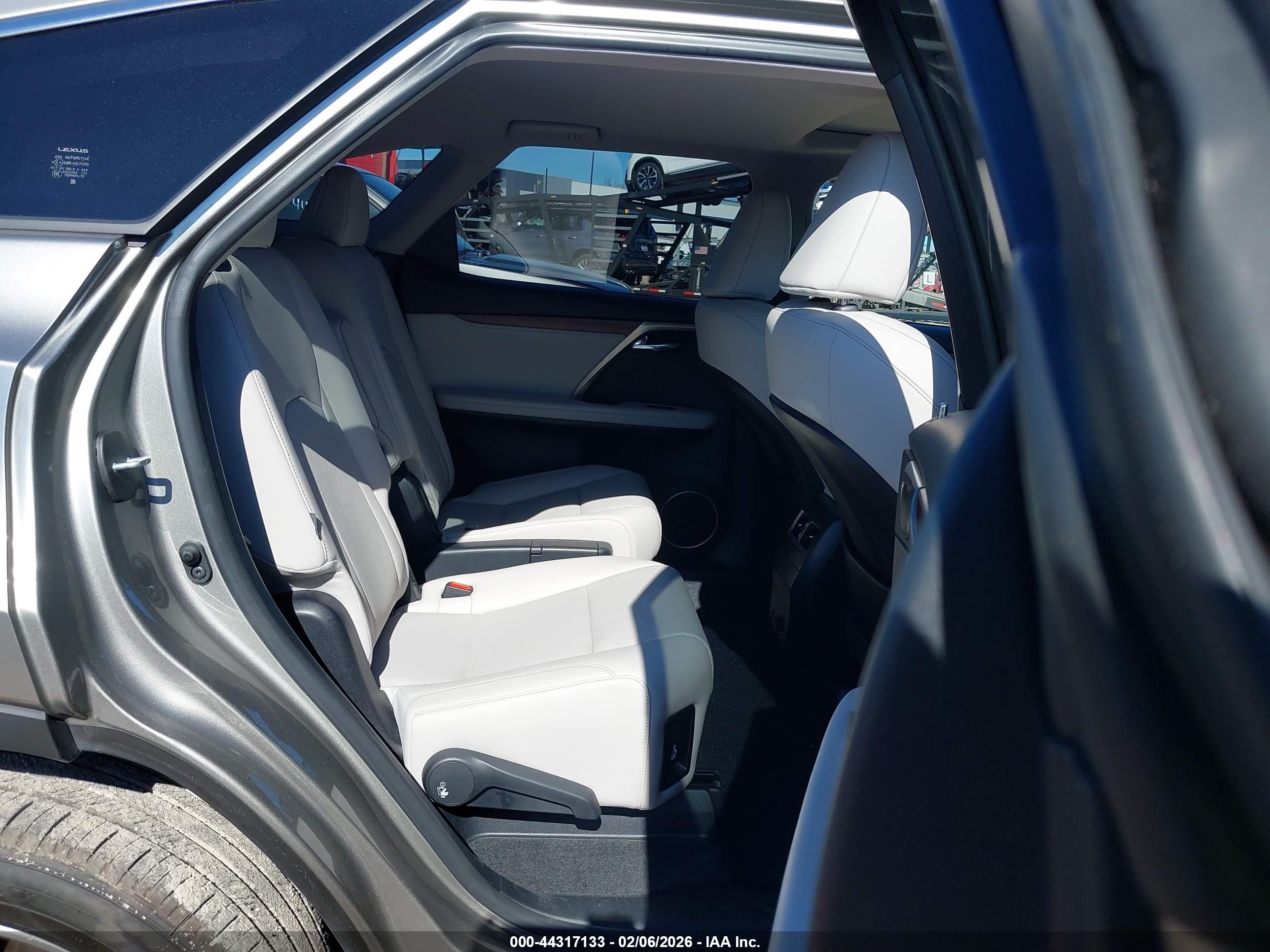 LEXUS RX image 8