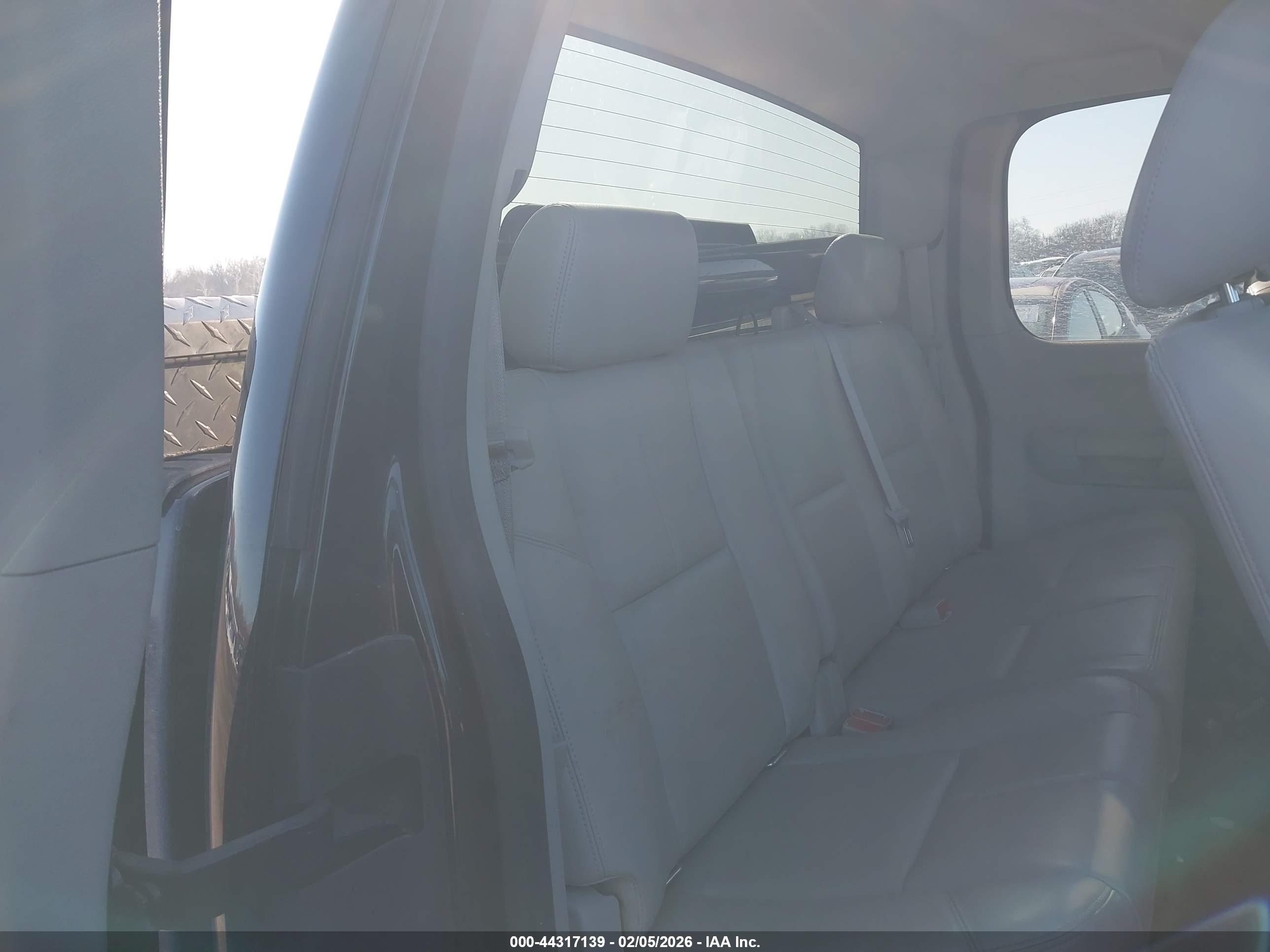 GMC SIERRA image 8