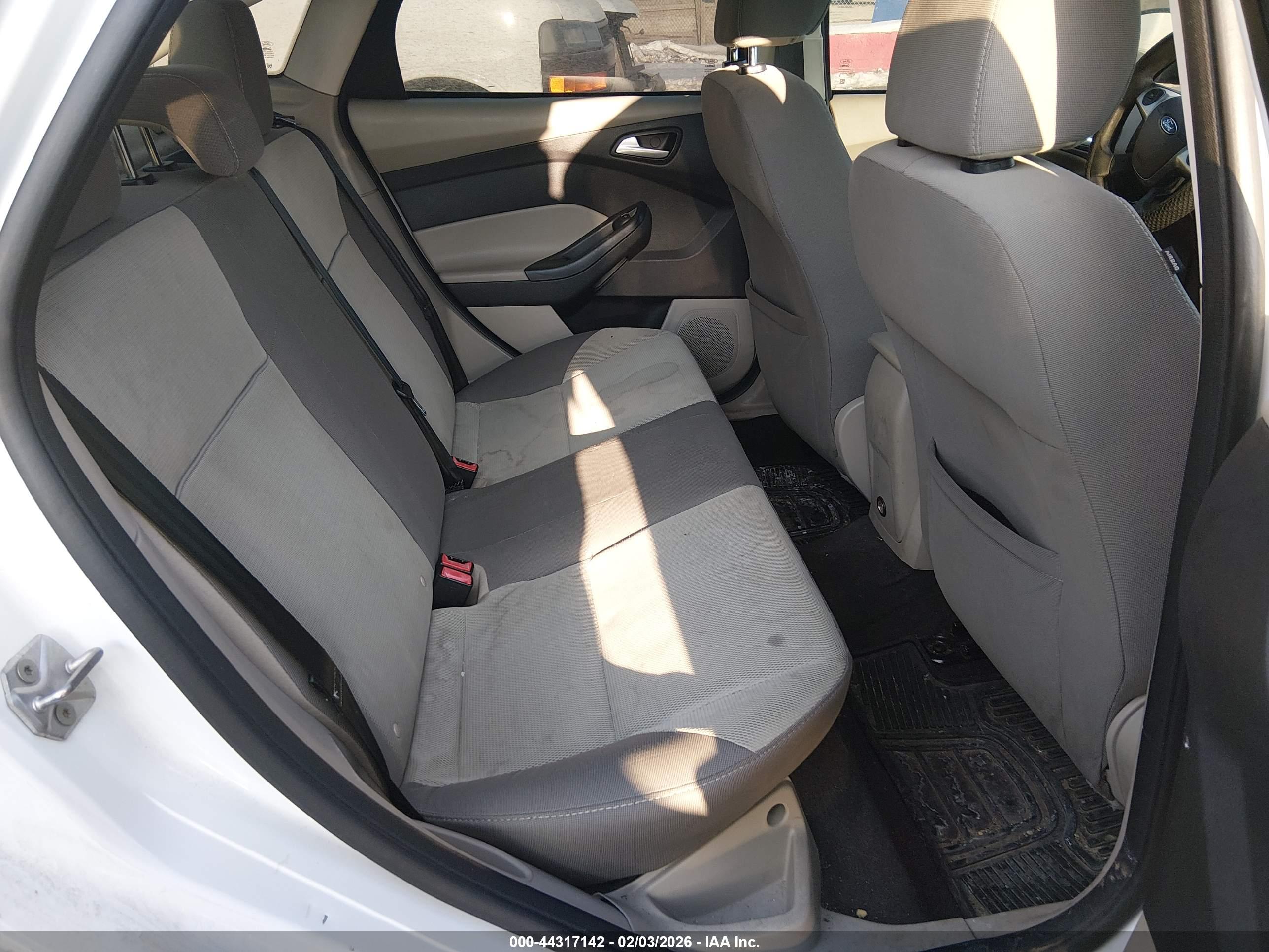 FORD FOCUS image 8