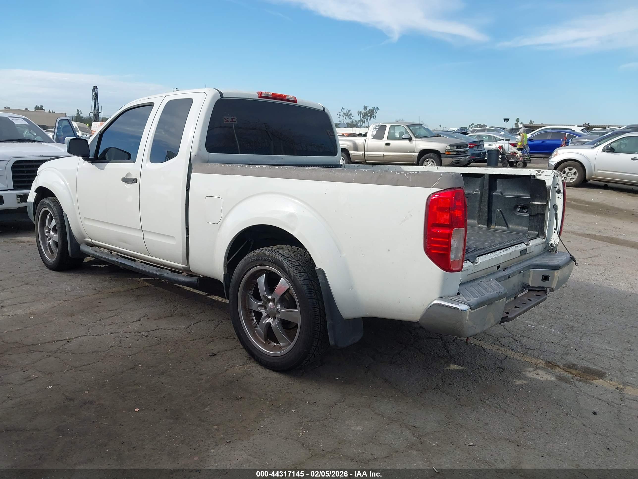NISSAN FRONTIER image 3