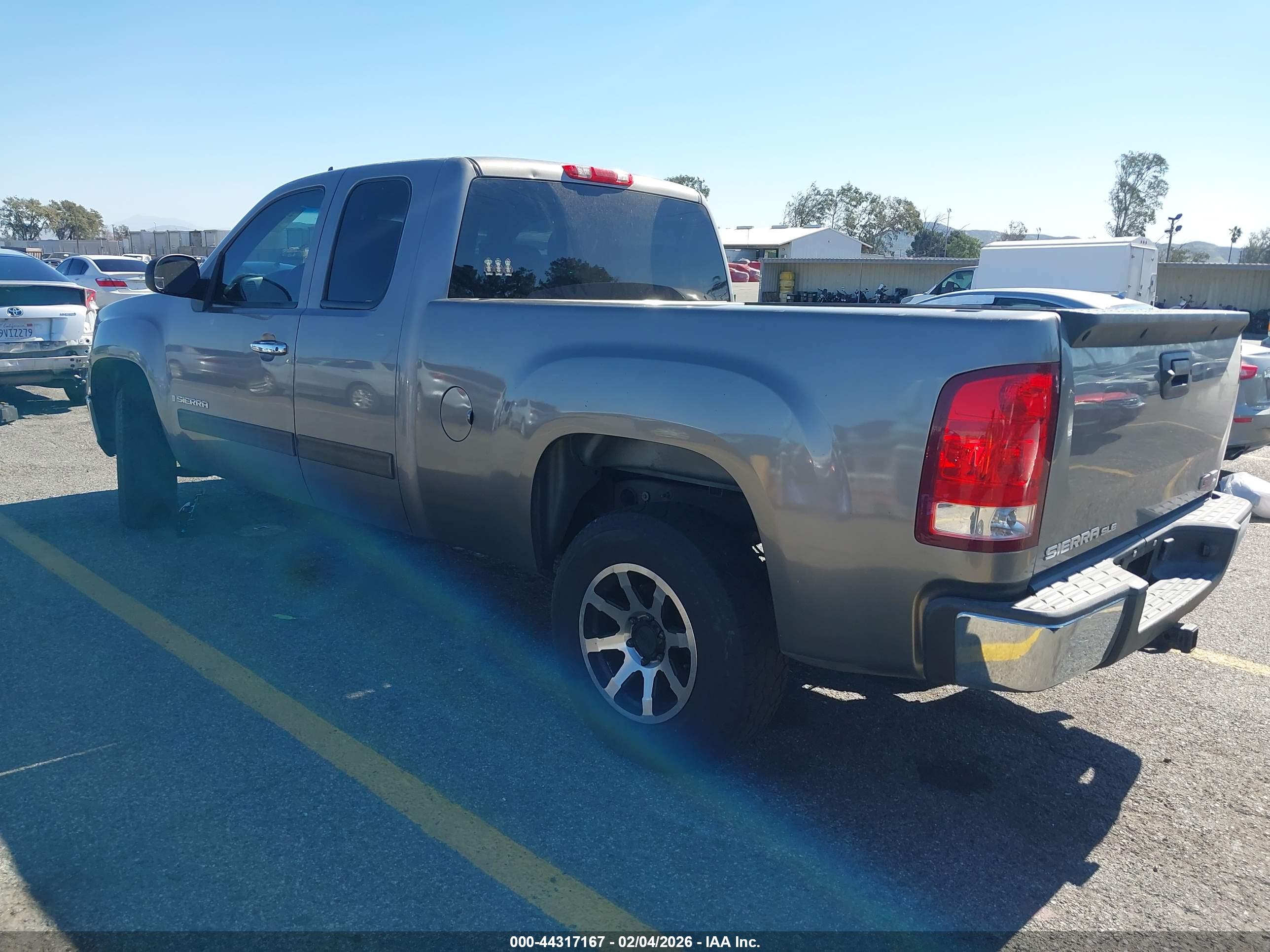 GMC SIERRA image 3