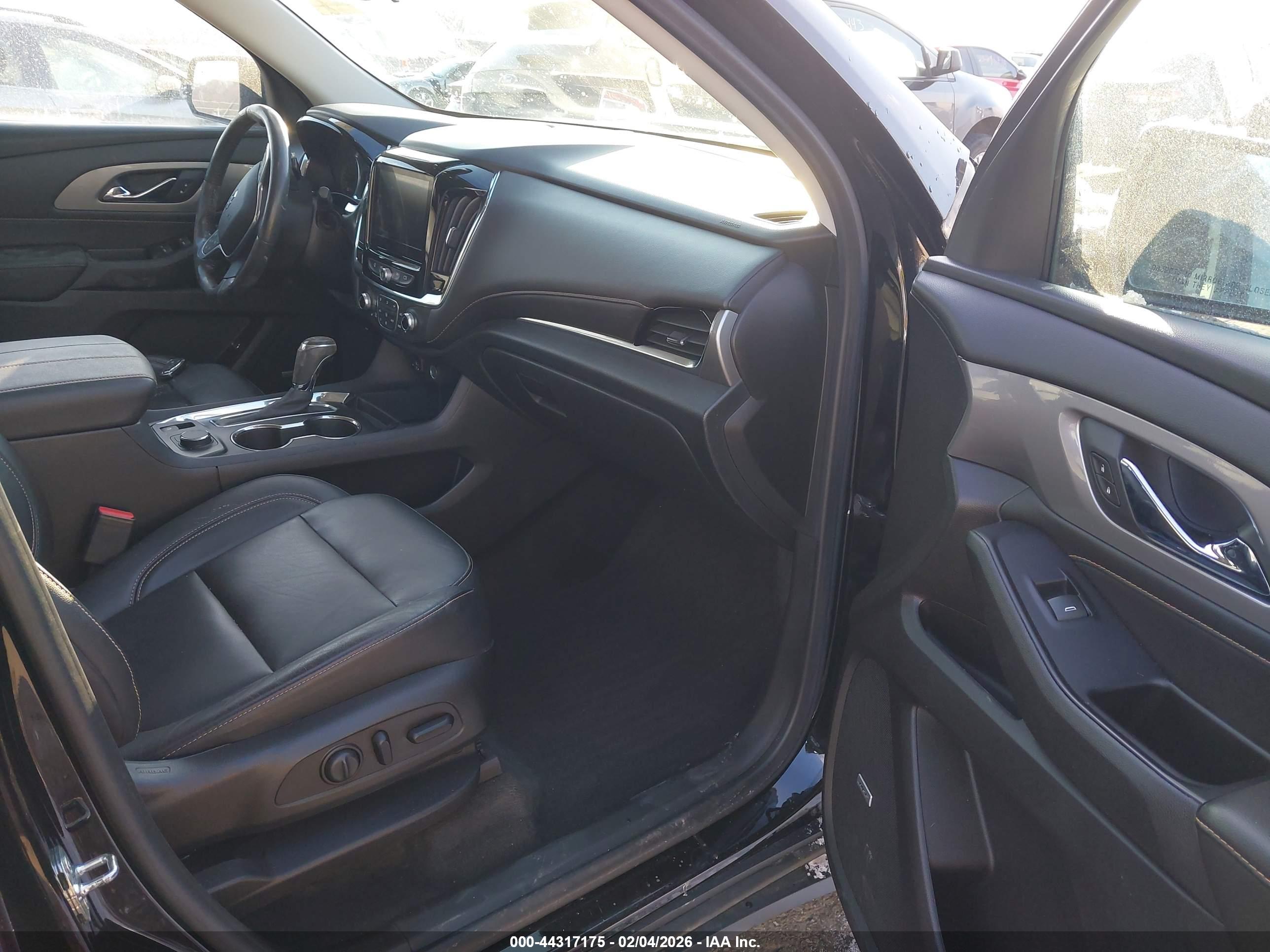 CHEVROLET TRAVERSE image 5