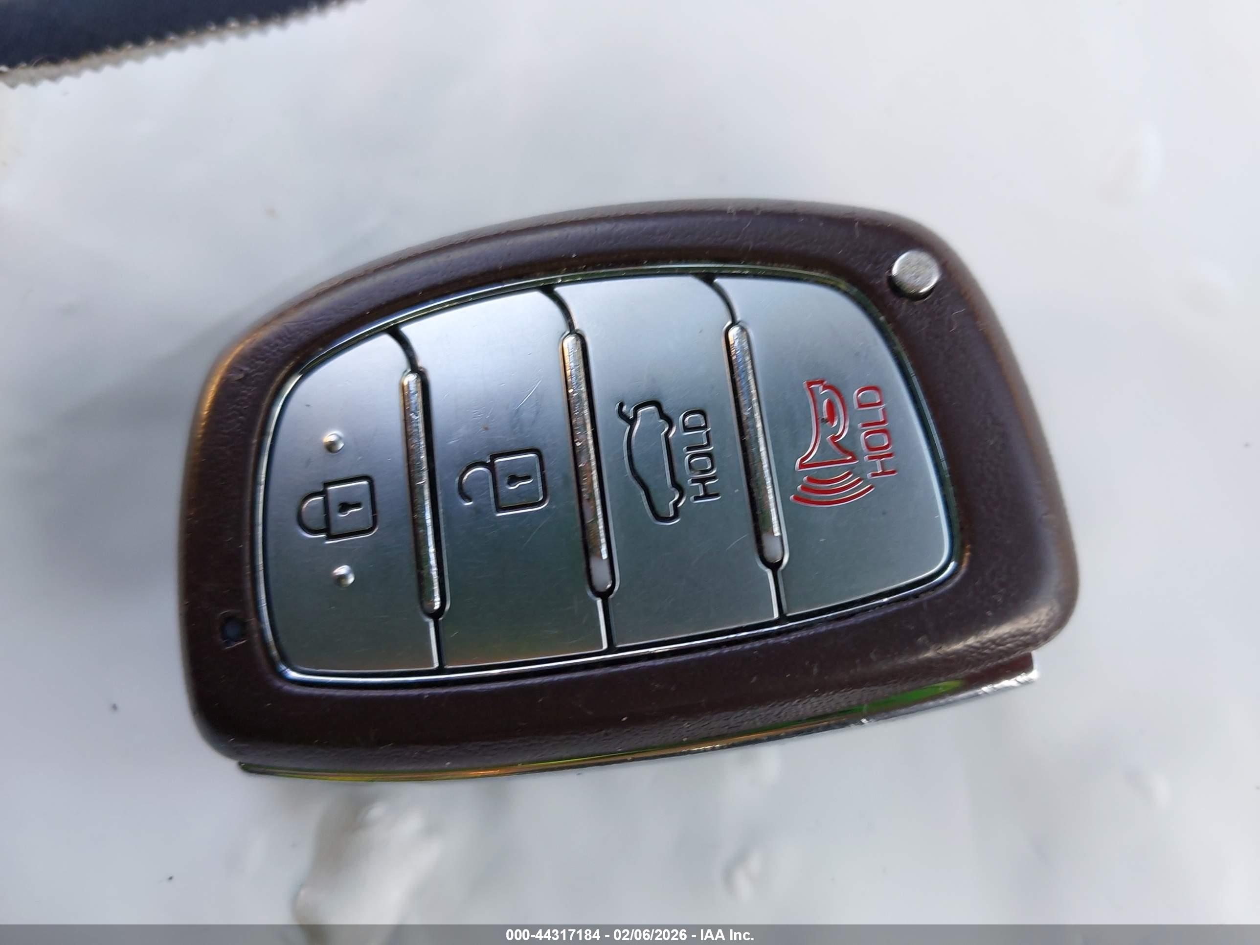 HYUNDAI ELANTRA image 11