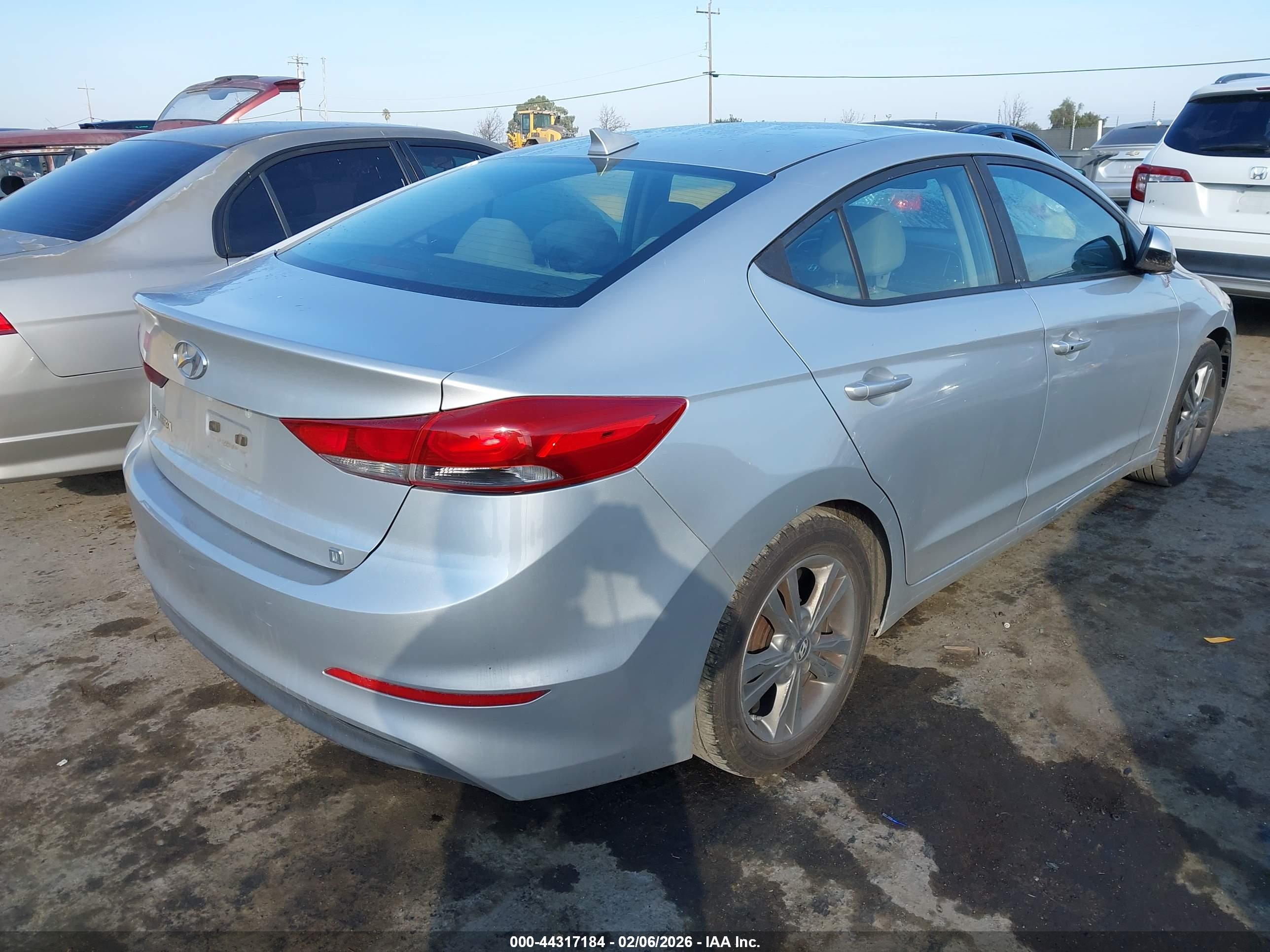 HYUNDAI ELANTRA image 4