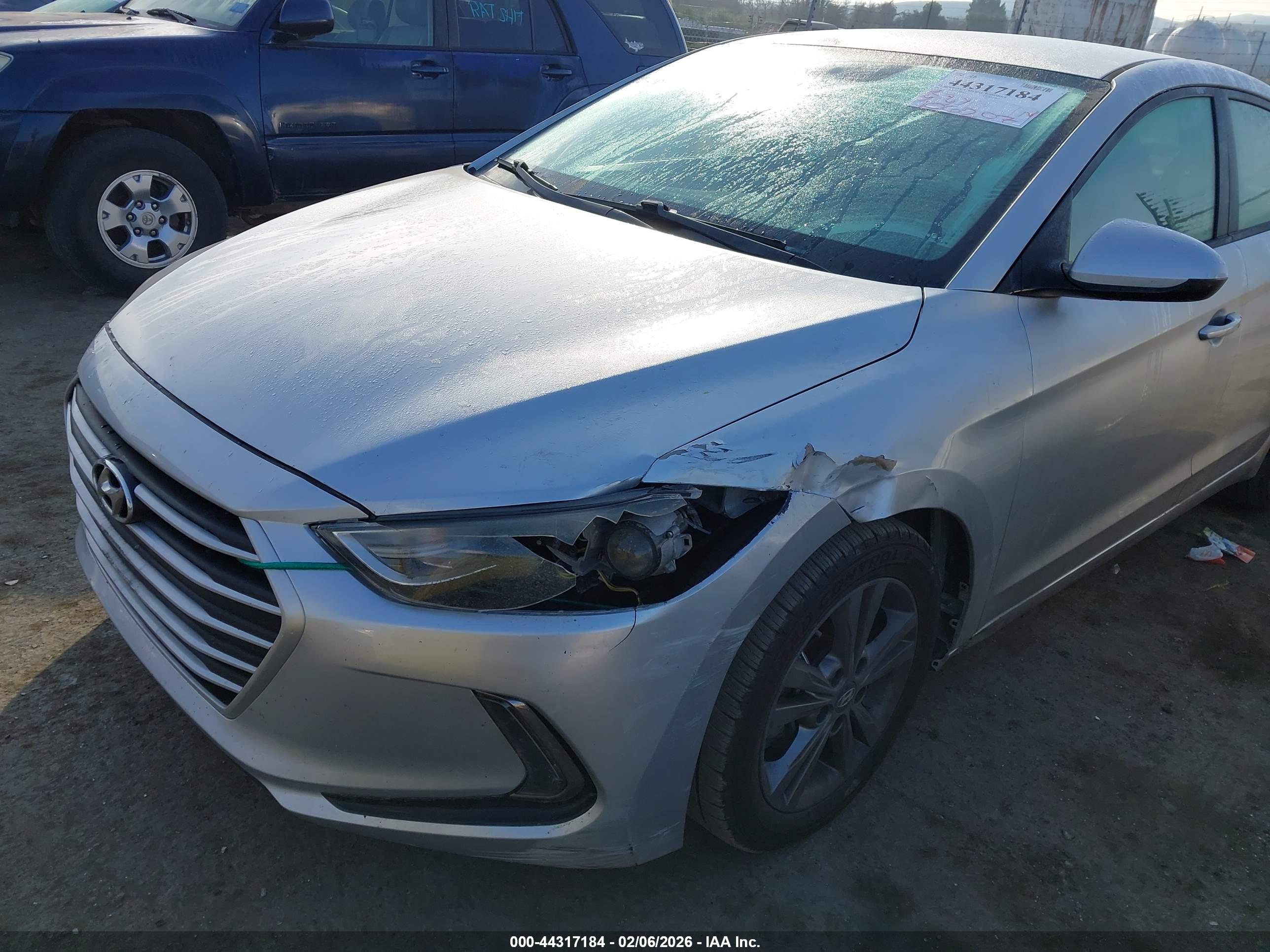HYUNDAI ELANTRA image 6