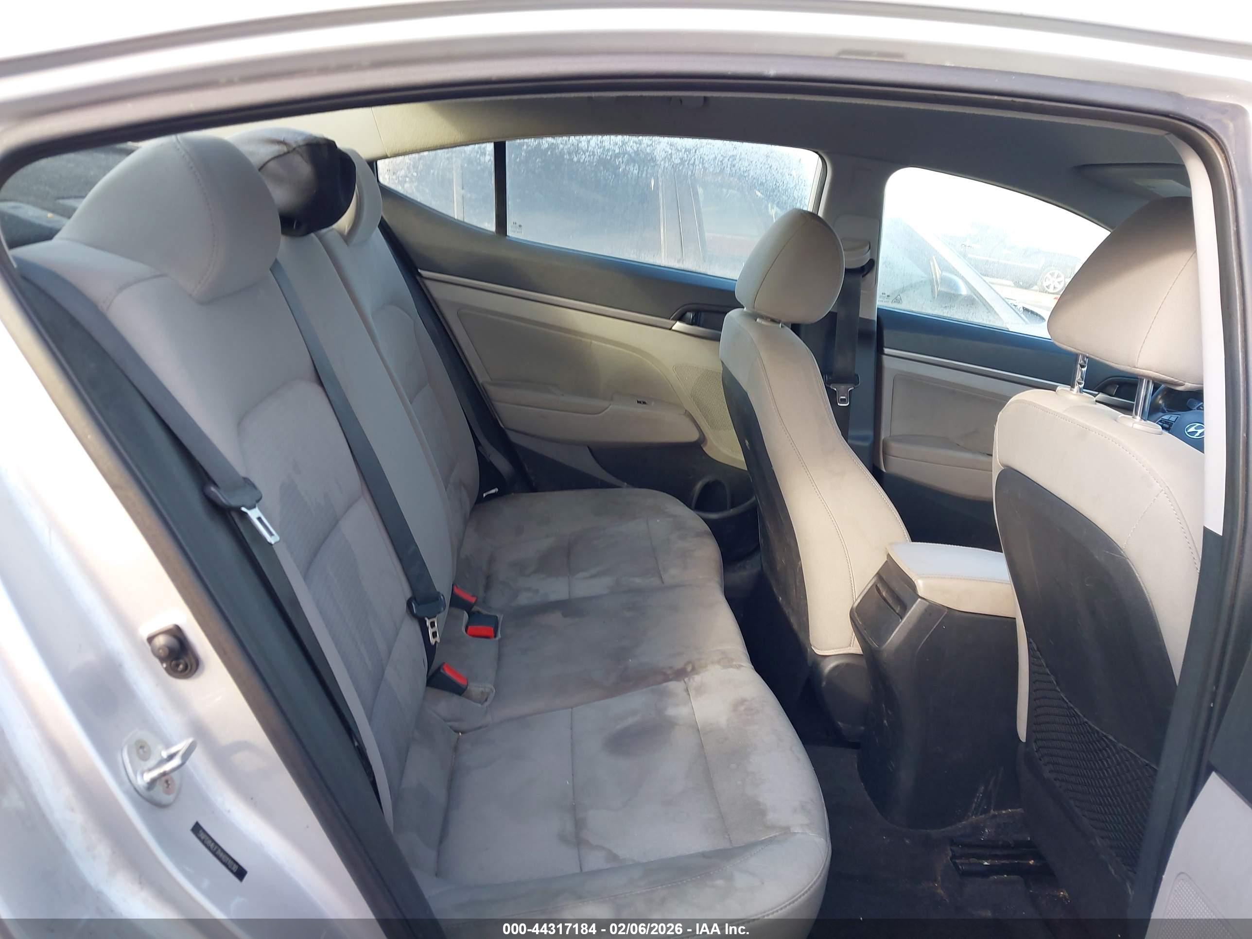 HYUNDAI ELANTRA image 8