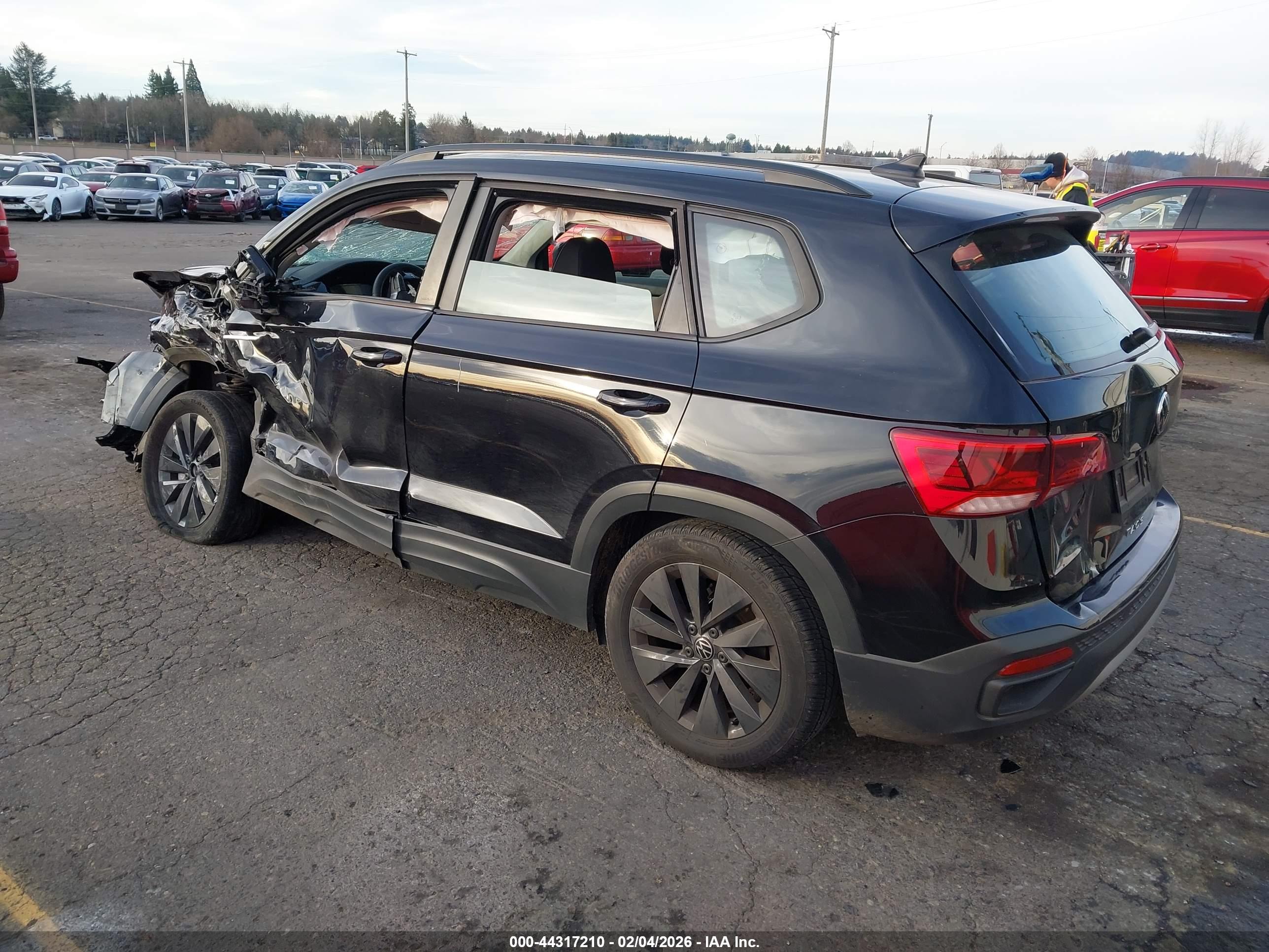 VOLKSWAGEN TAOS image 3