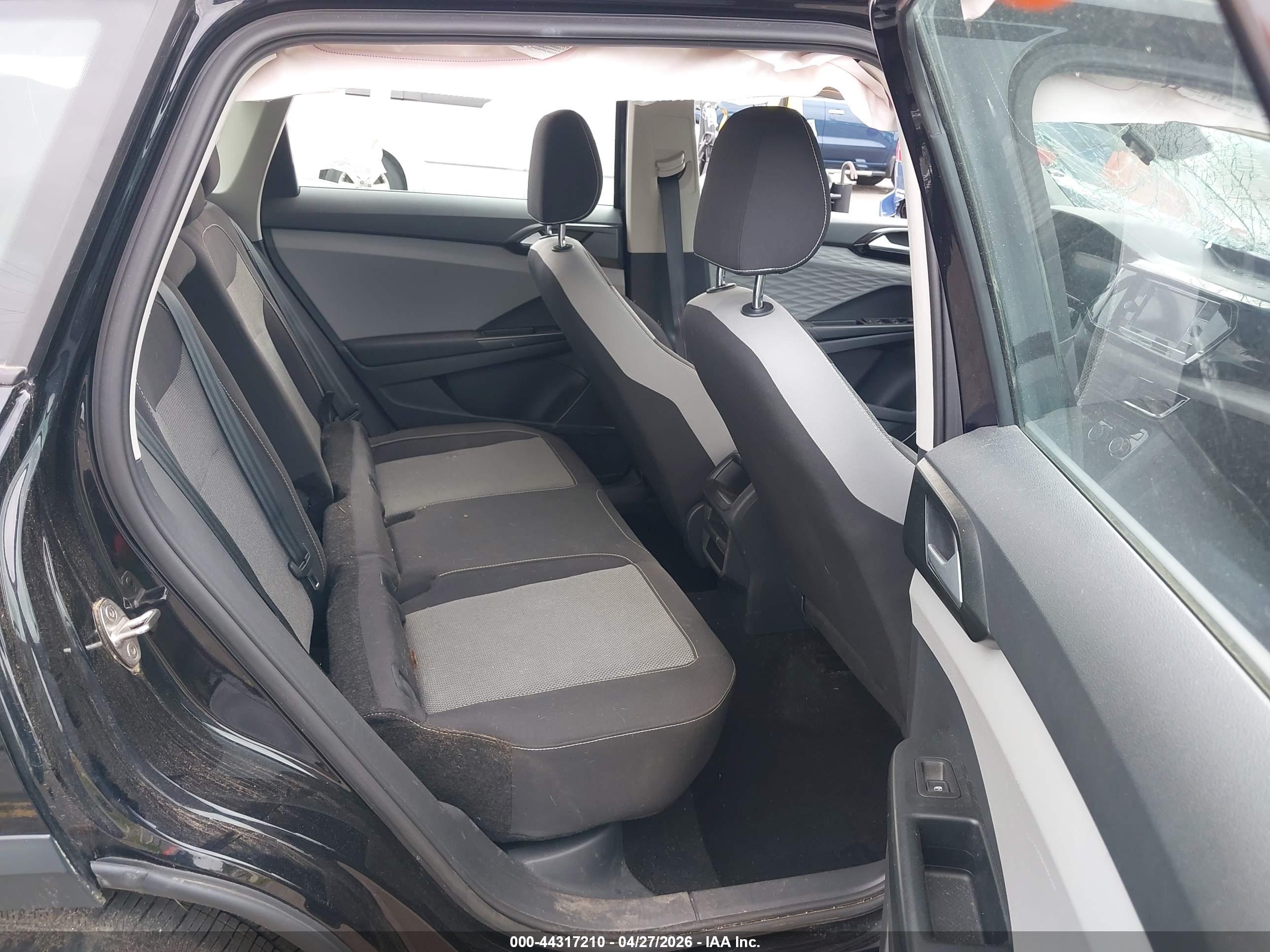 VOLKSWAGEN TAOS image 8