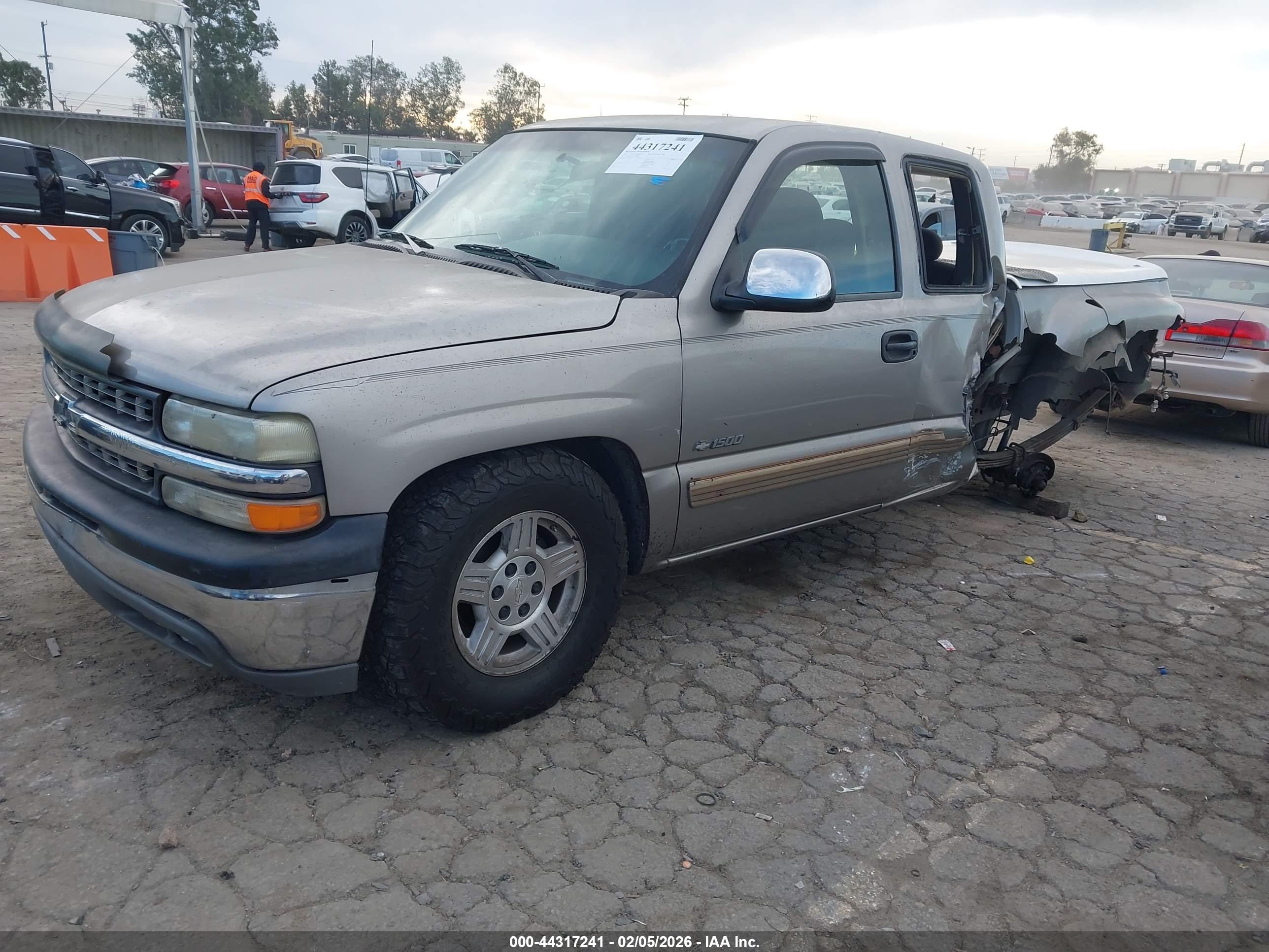 CHEVROLET SILVERADO image 2