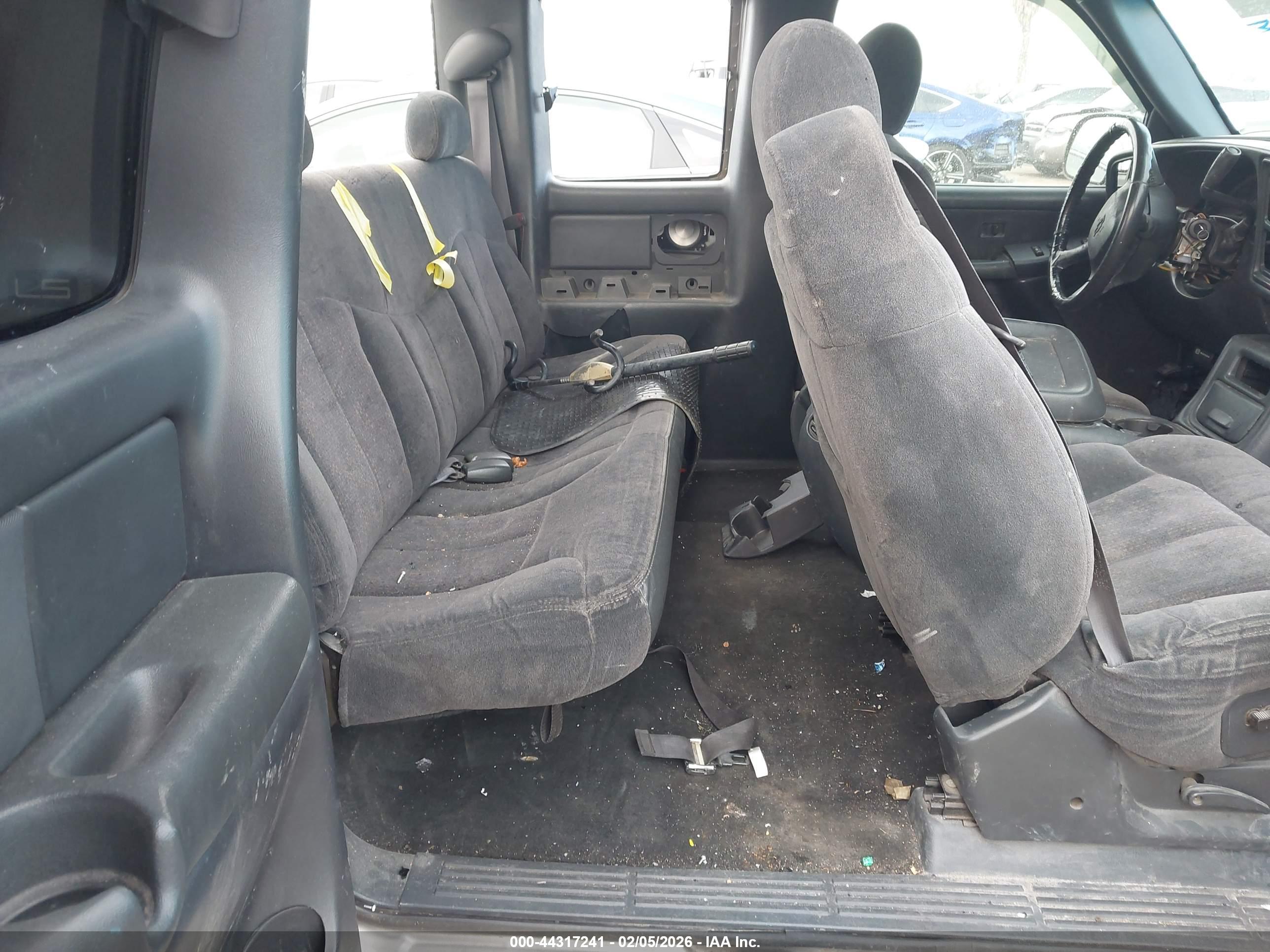 CHEVROLET SILVERADO image 8